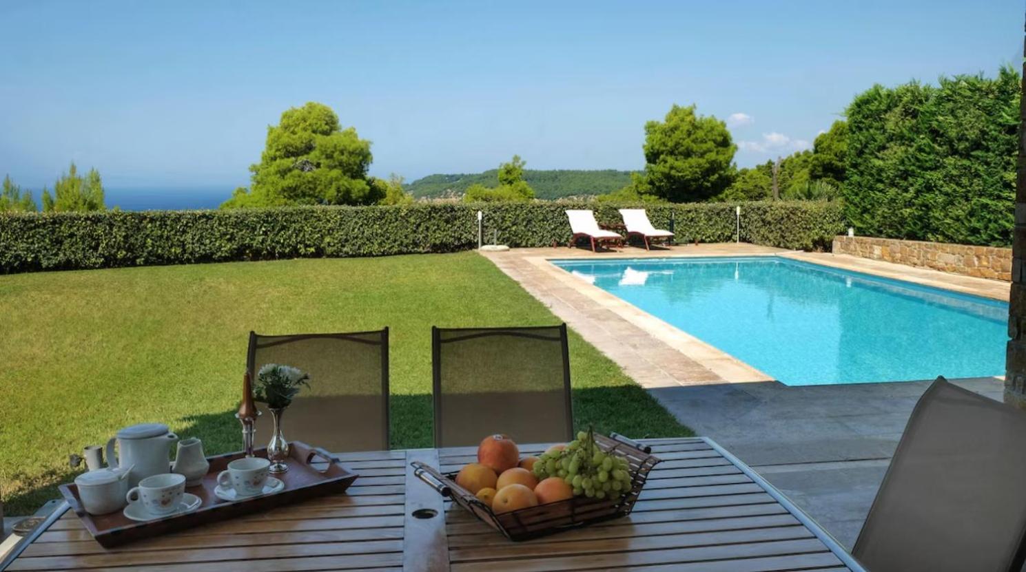Luxurious villa with private swimming pool,garden & sea-view view 3