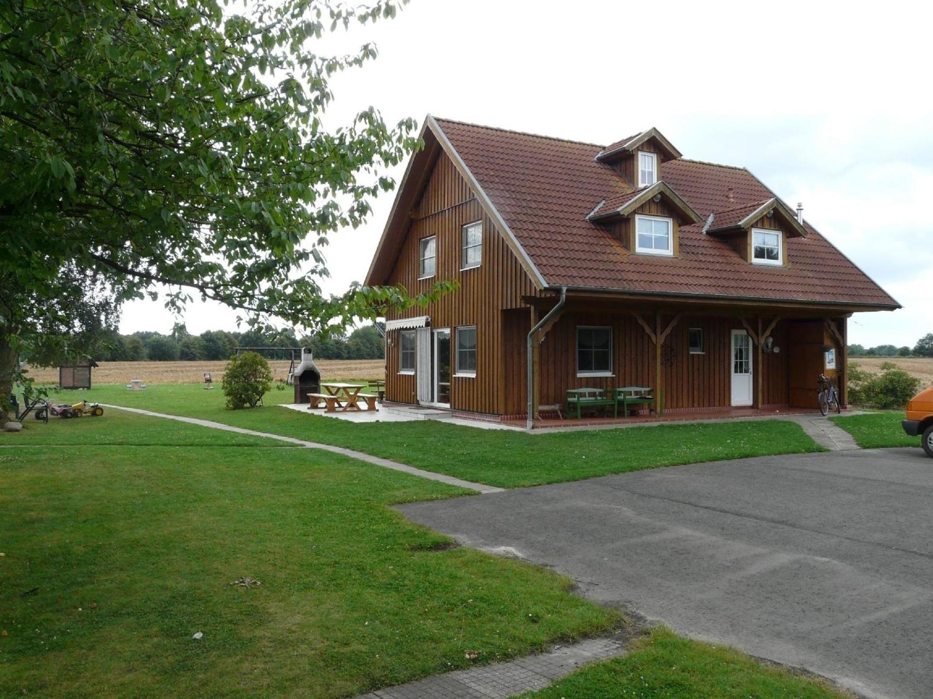 Ferienhaus für 16 Personen mit Terrasse view 2