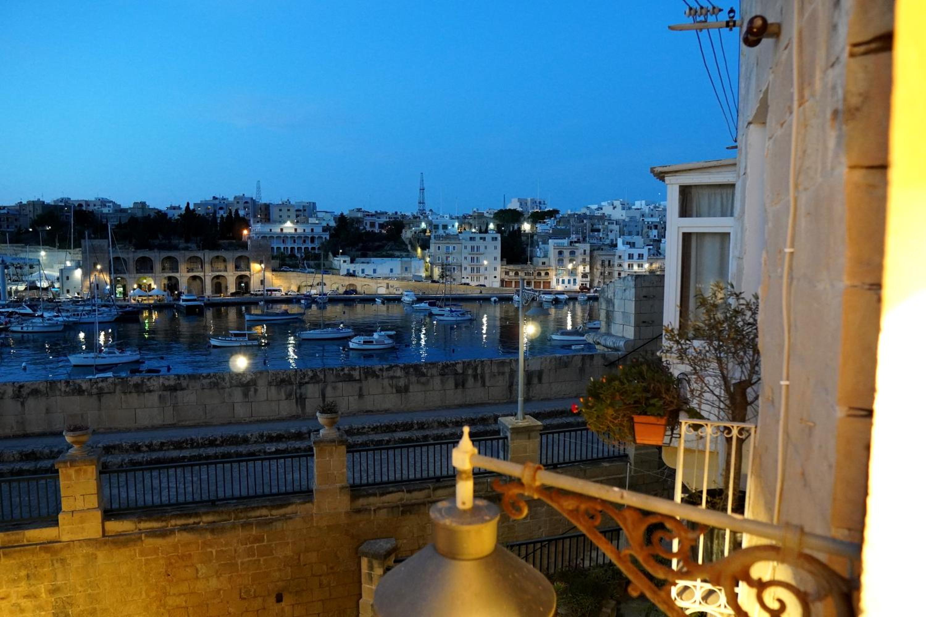 Historic Vittoriosa Maisonette with Sea View