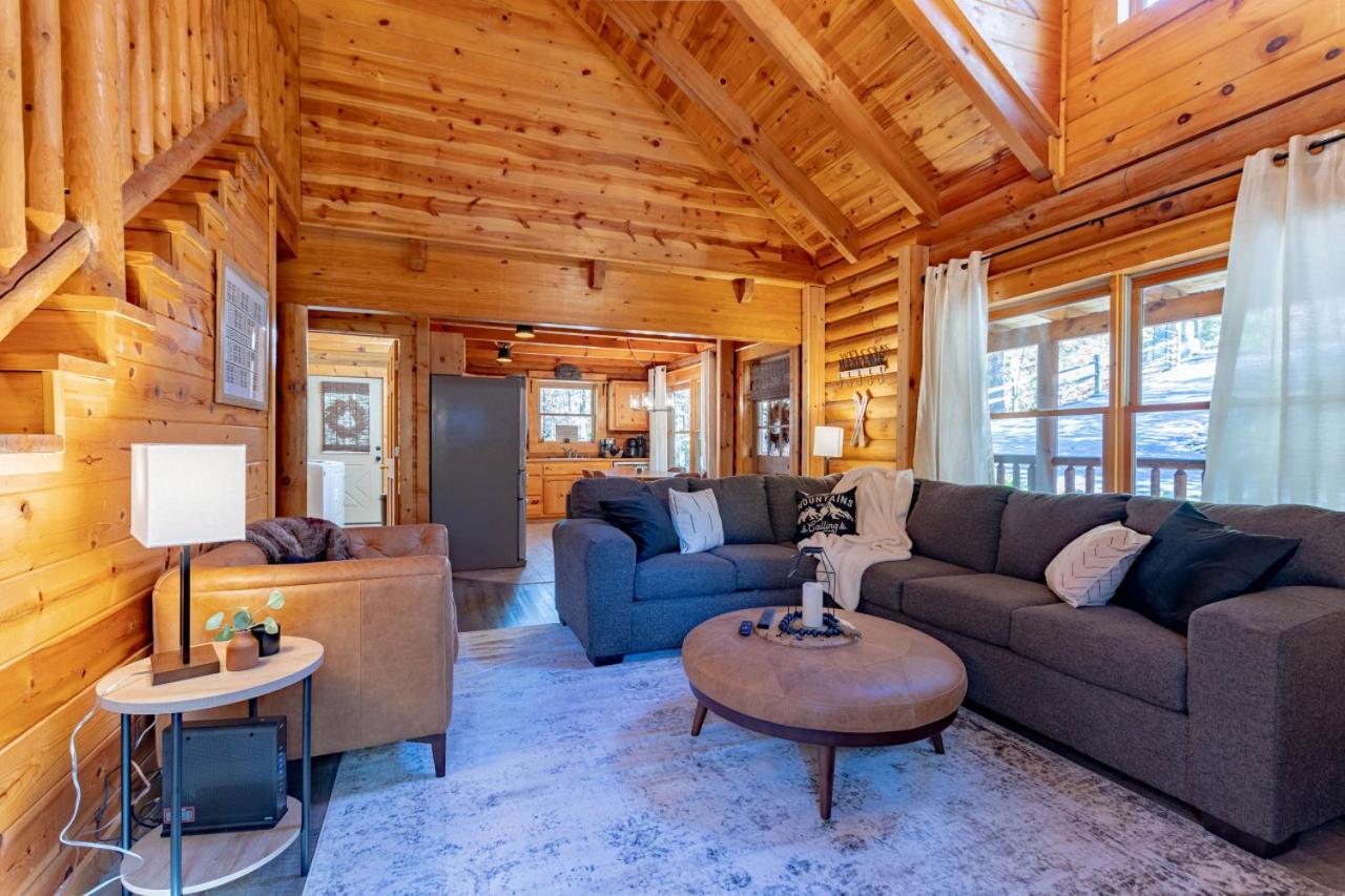 Buck Board Lodge w Hot Tub Fire Pit Game Room view 4