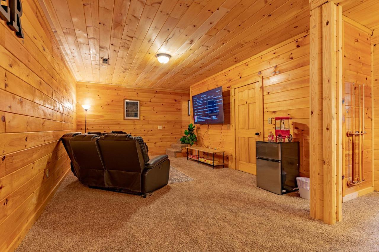 Buck Board Lodge w Hot Tub Fire Pit Game Room view 3