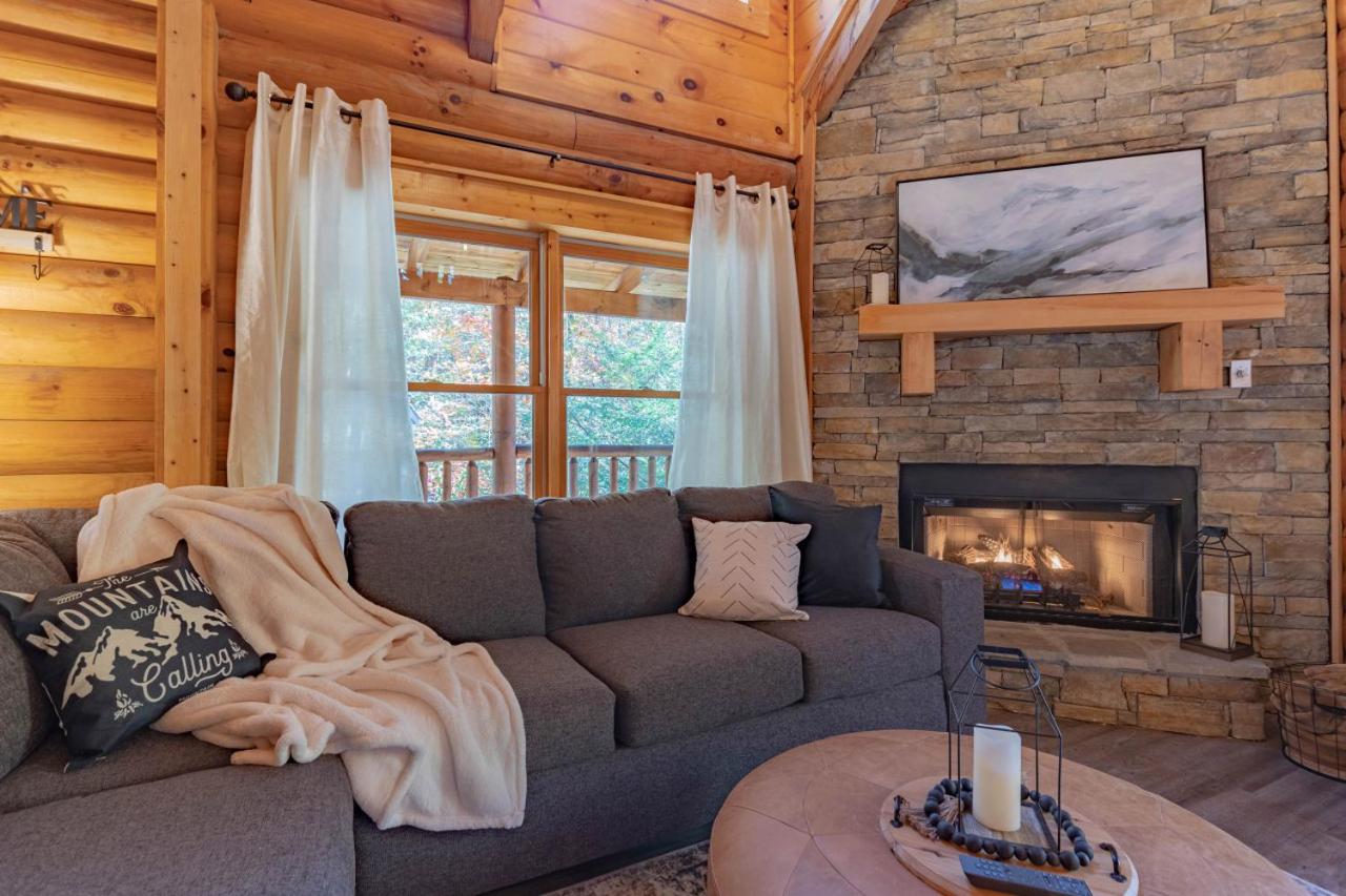 Buck Board Lodge w Hot Tub Fire Pit Game Room view 5