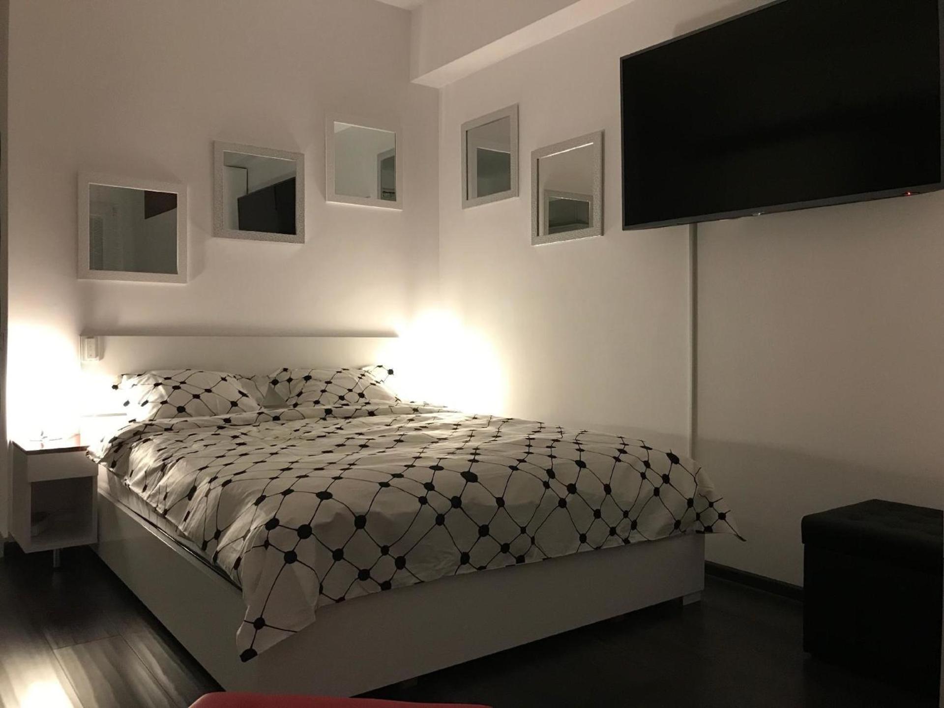 Elegant Luxury Studio M6 Bucharest view 3