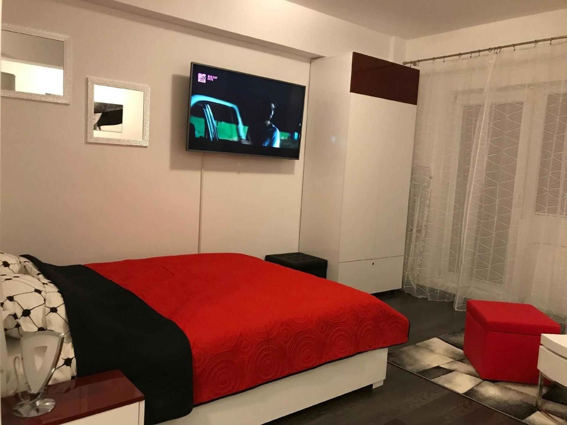 Elegant Luxury Studio M6 Bucharest view 2