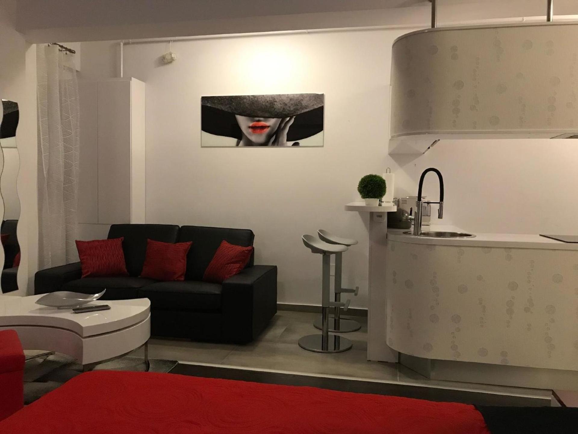 Elegant Luxury Studio M6 Bucharest view 5
