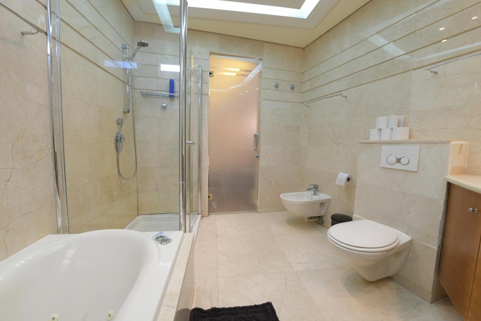 Exclusive Top Luxury Penthouse near the sea with Privat Roof-Pool