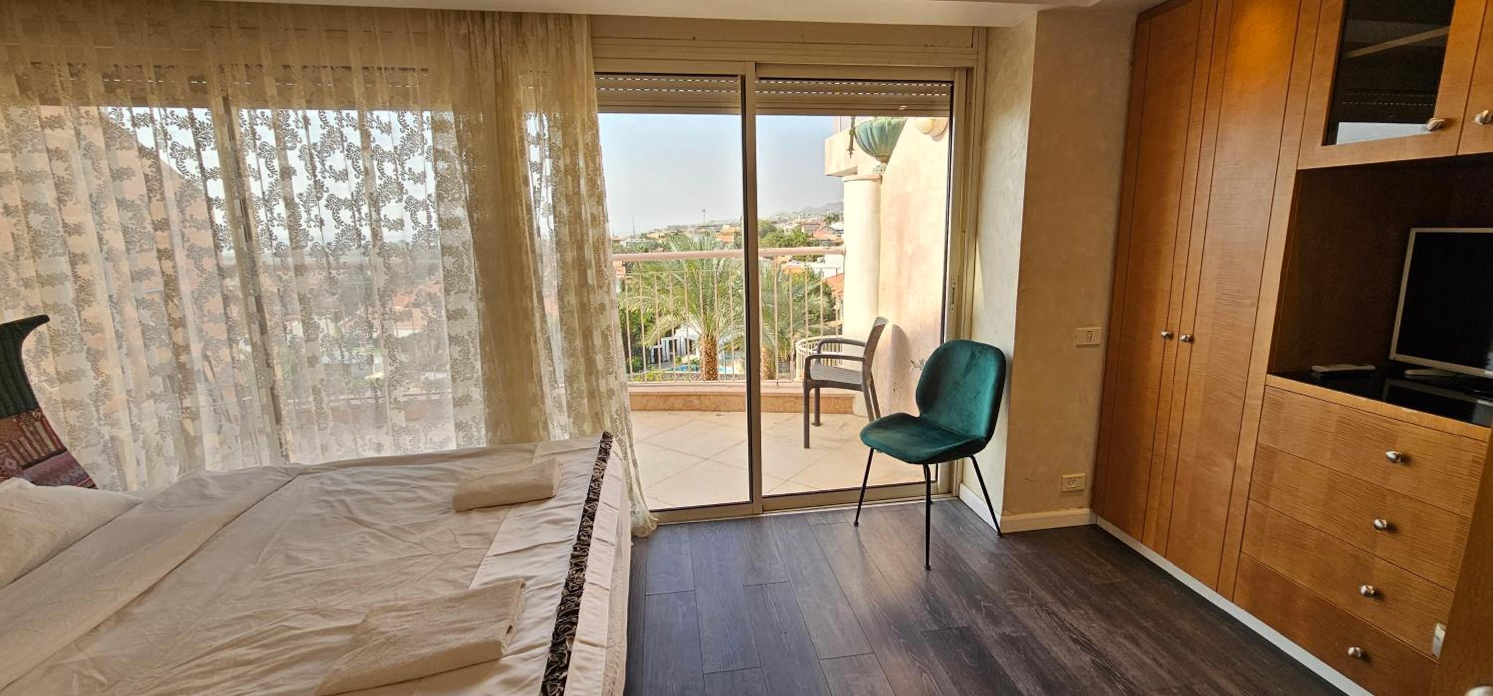Exclusive Top Luxury Penthouse near the sea with Privat Roof-Pool