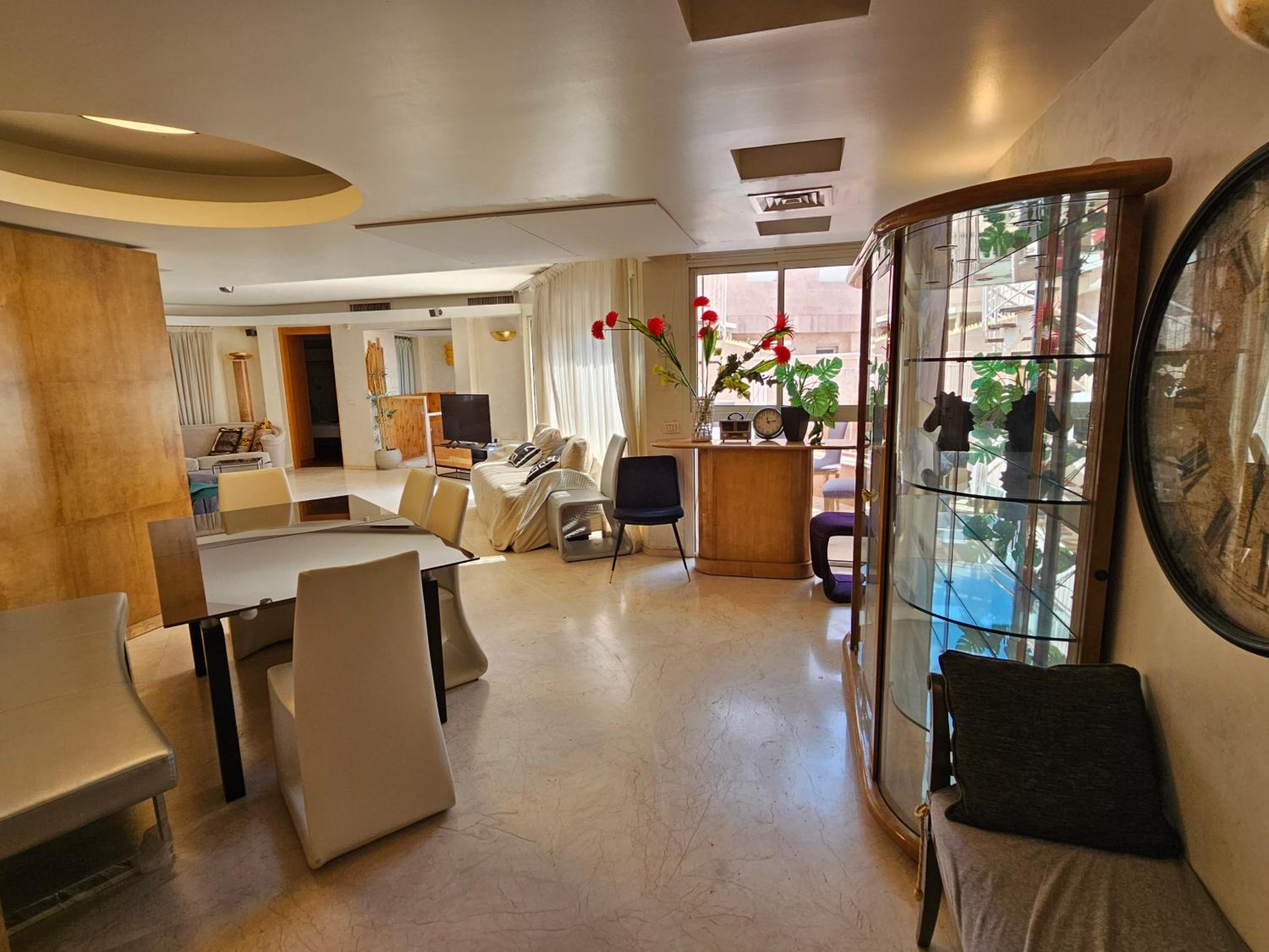 Exclusive Top Luxury Penthouse near the sea with Privat Roof-Pool