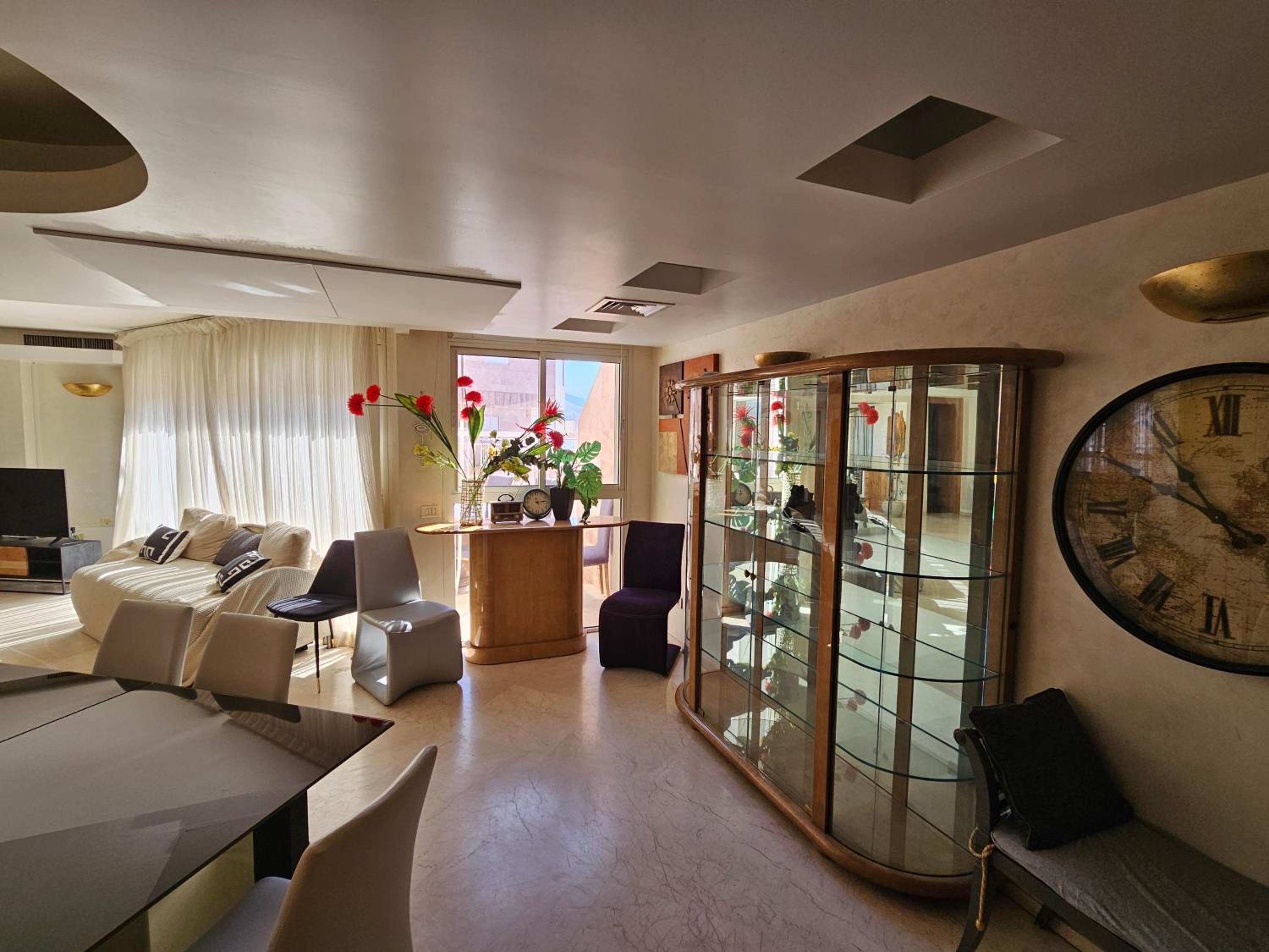 Exclusive Top Luxury Penthouse near the sea with Privat Roof-Pool