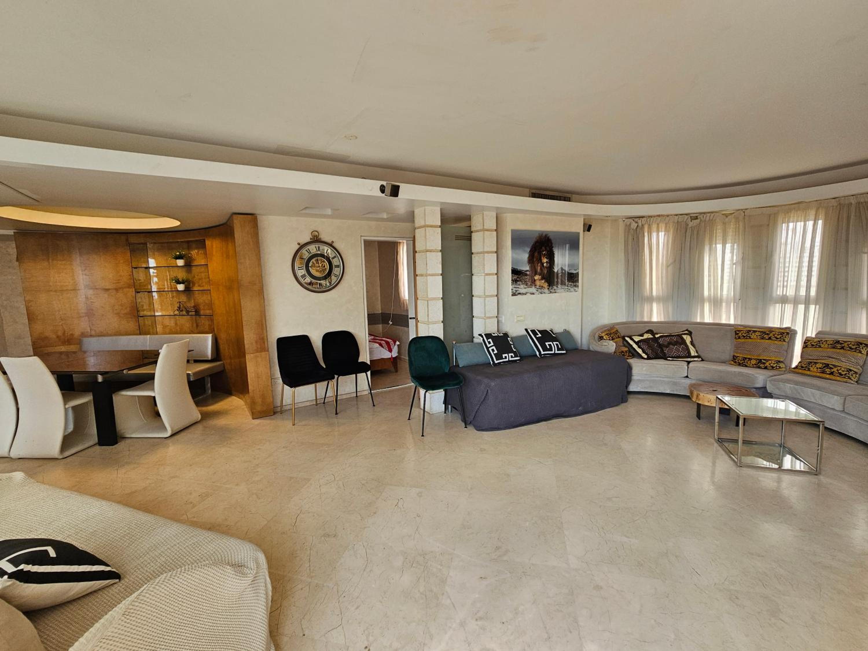 Exclusive Top Luxury Penthouse near the sea with Privat Roof-Pool