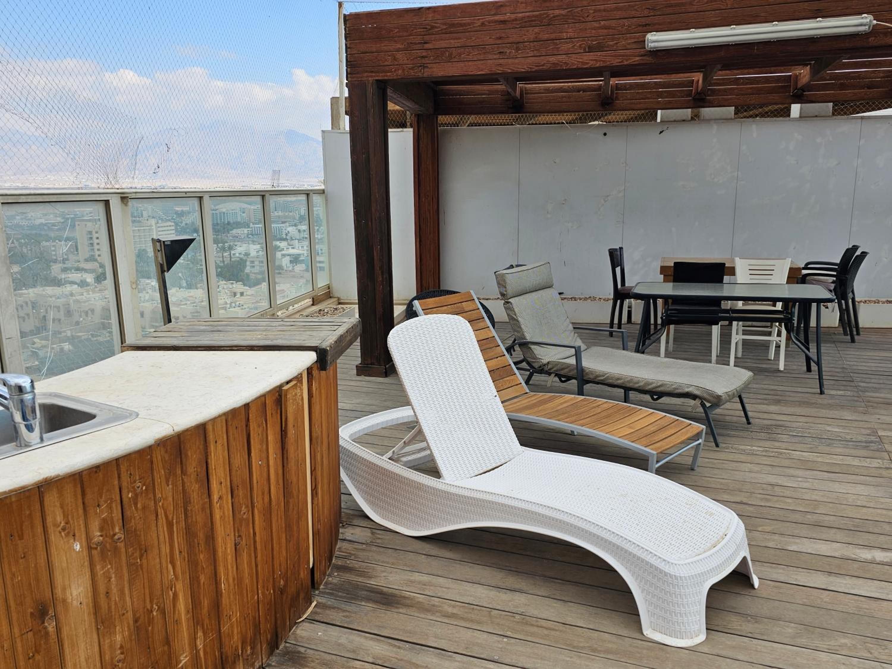 Exclusive Top Luxury Penthouse near the sea with Privat Roof-Pool