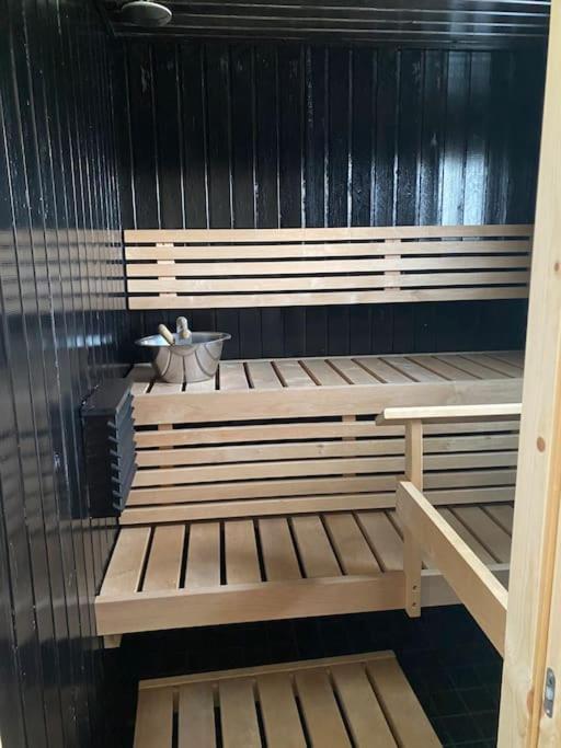 Viihtyisä itsepalvelumajoitus, tilava saunallinen yksiö