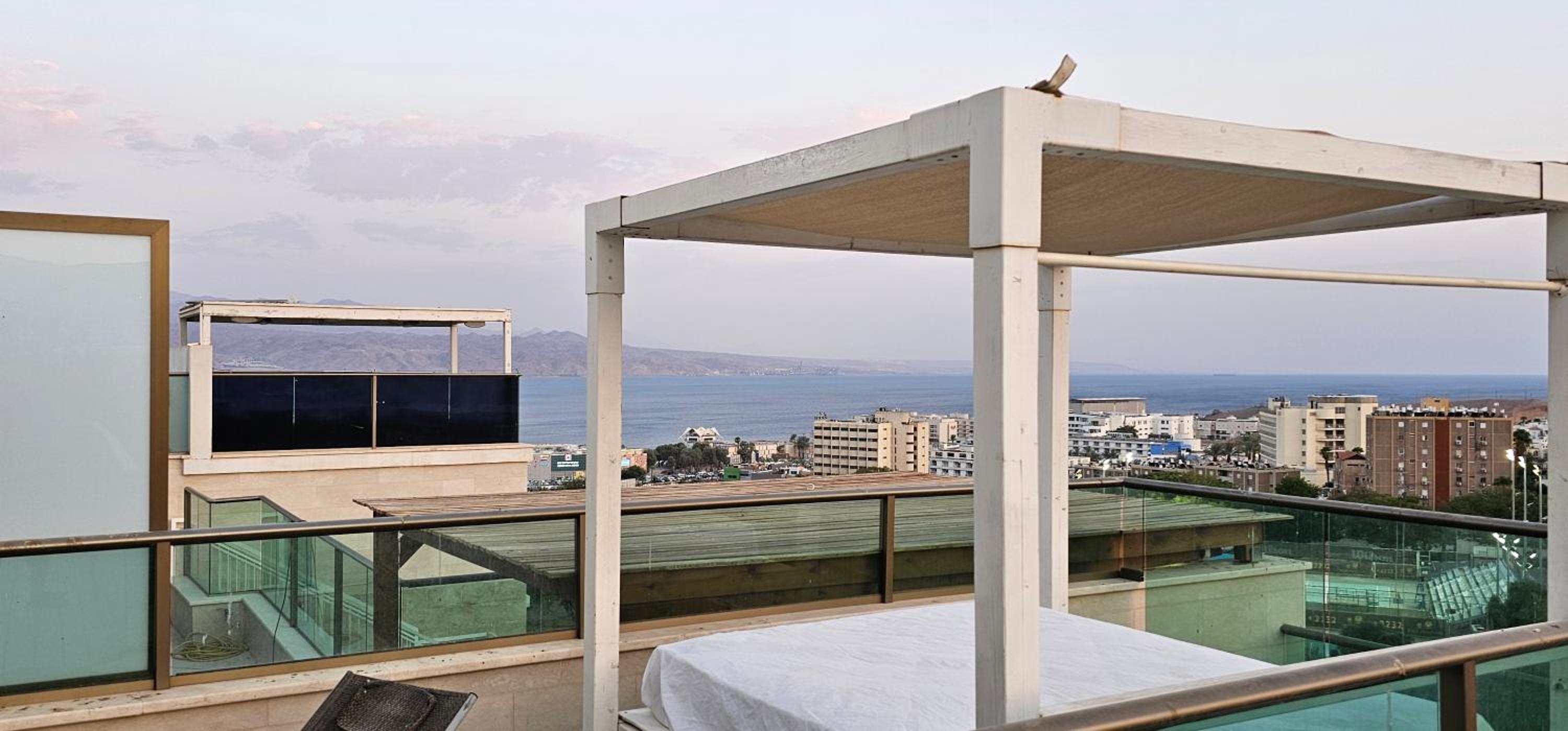 Exclusive Top Luxury Penthouse near the sea with Privat Roof-Pool