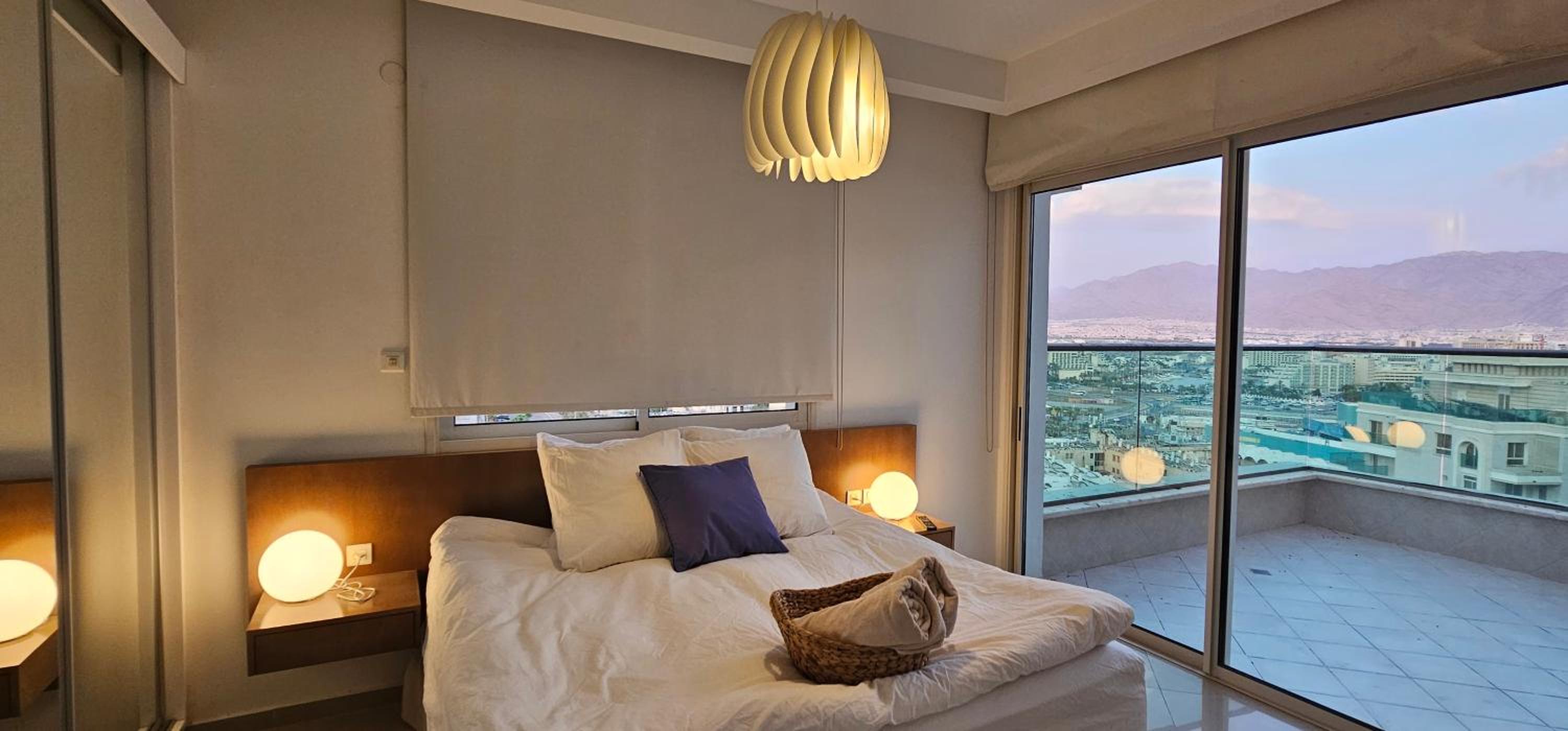 Exclusive Top Luxury Penthouse near the sea with Privat Roof-Pool