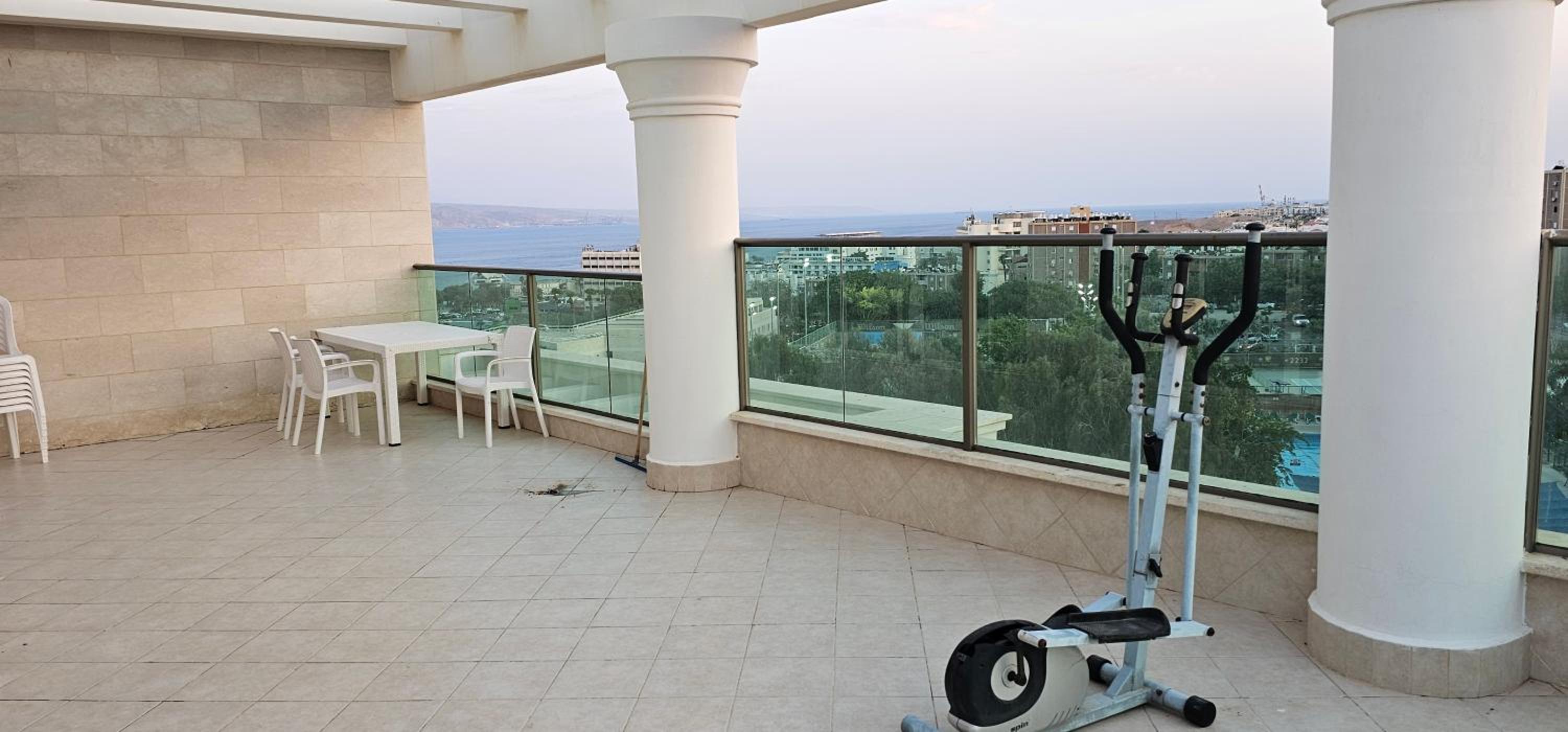 Exclusive Top Luxury Penthouse near the sea with Privat Roof-Pool