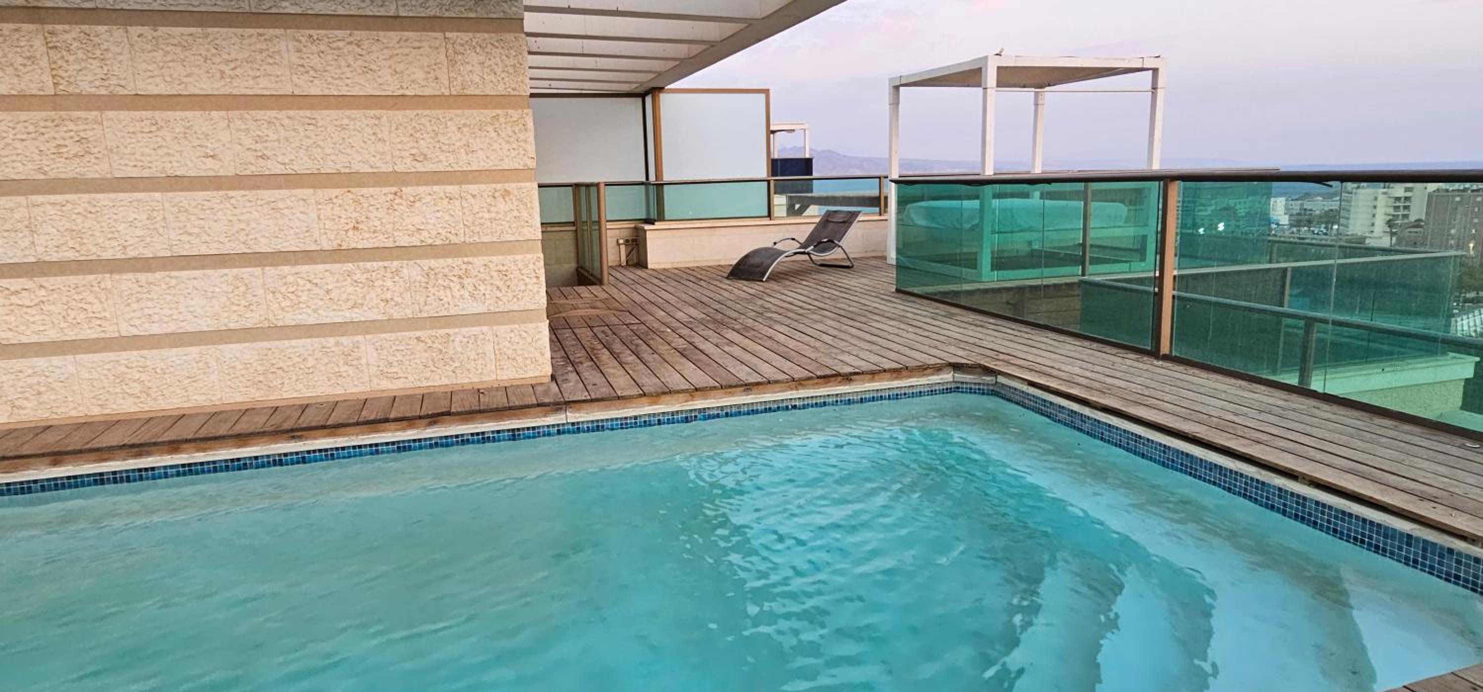 Exclusive Top Luxury Penthouse near the sea with Privat Roof-Pool