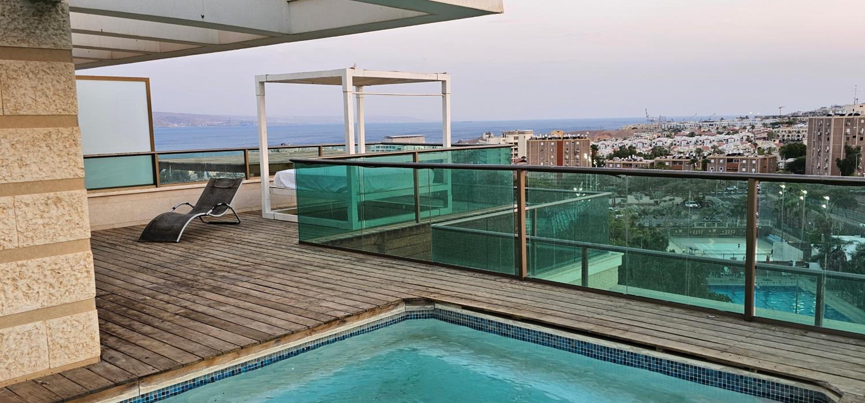 Exclusive Top Luxury Penthouse near the sea with Privat Roof-Pool
