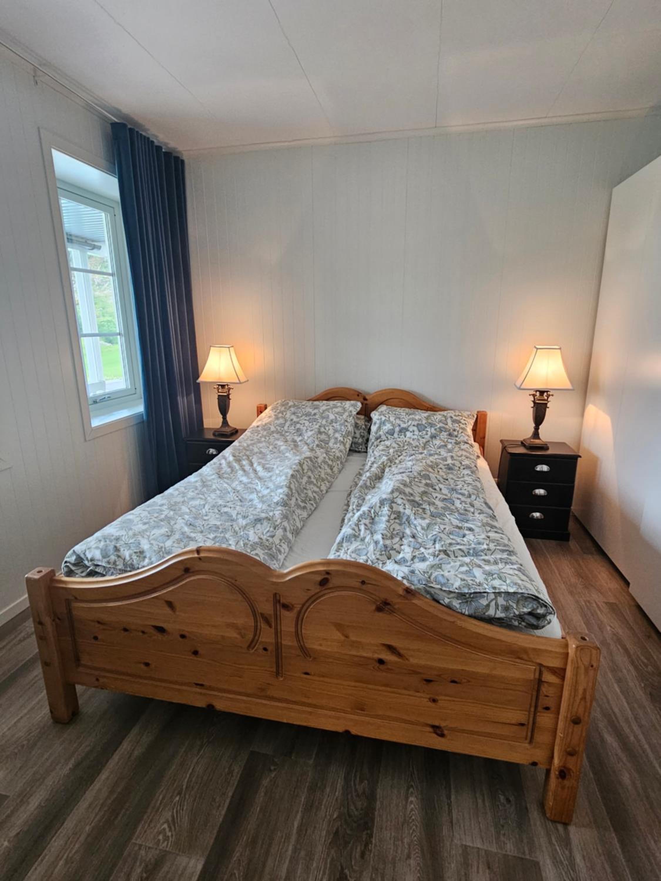 Gårdsidyll i flotte omgivelser
