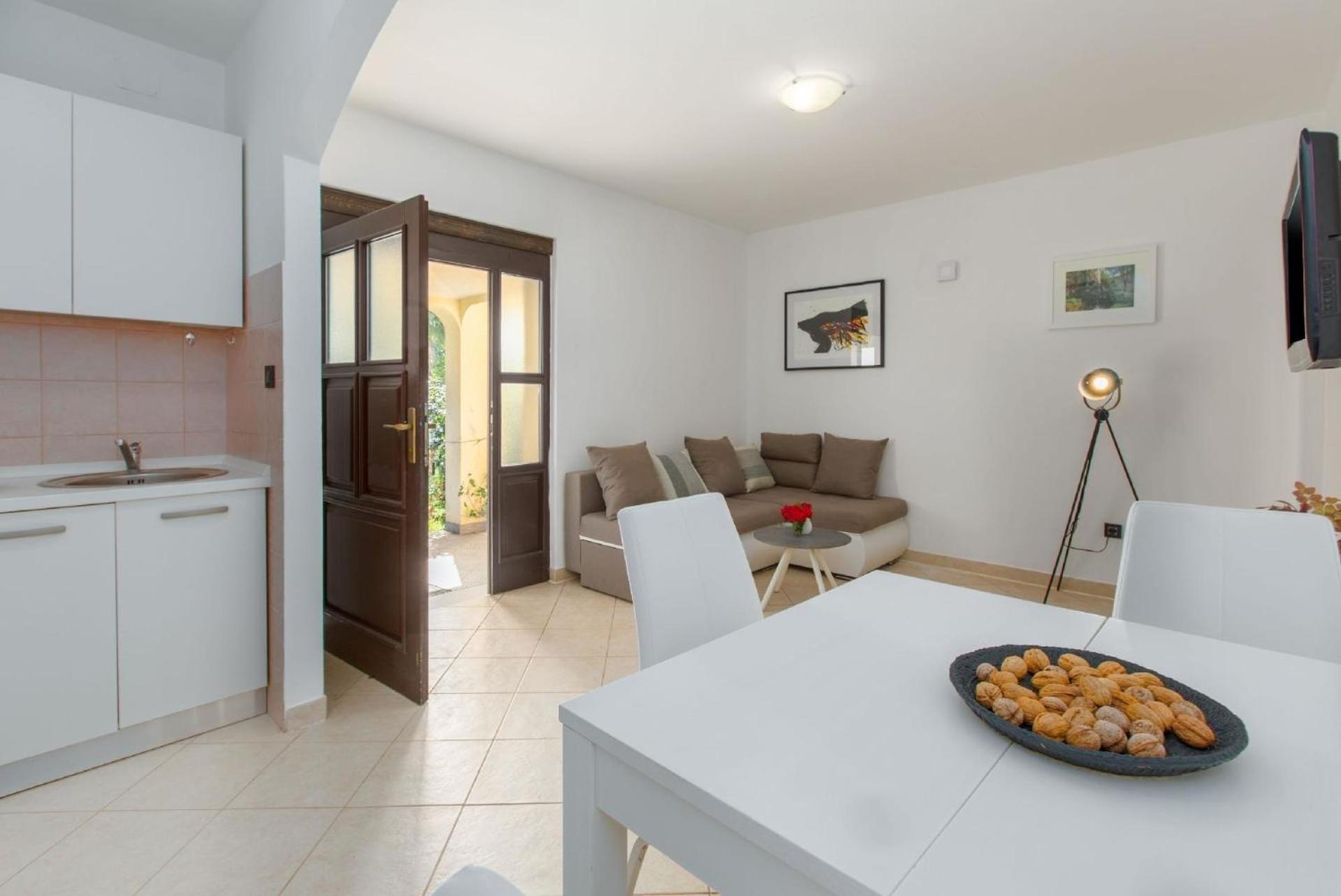 Ferienwohnung Adelia mit gemeinsamem Pool