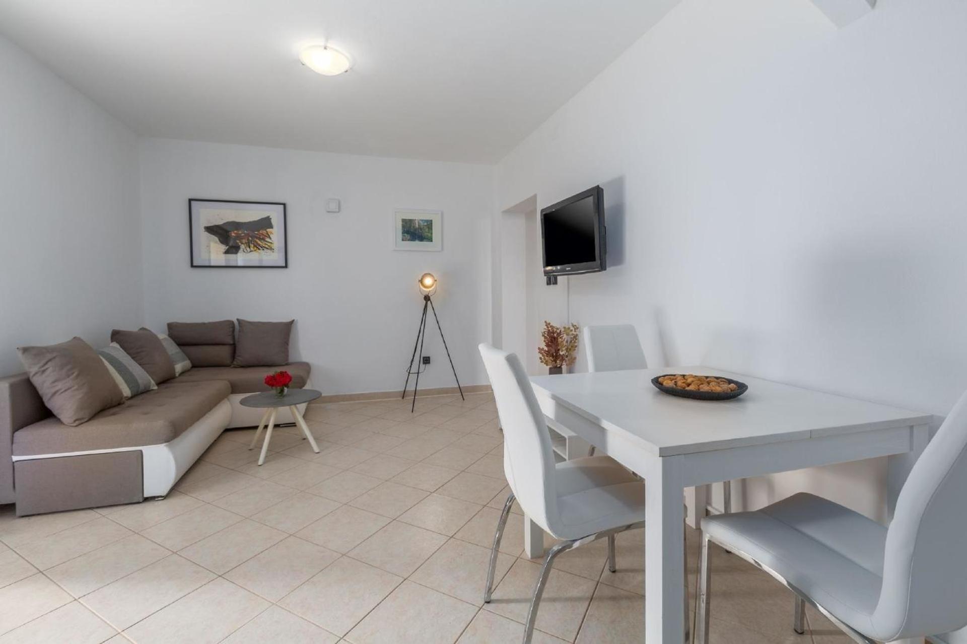 Ferienwohnung Adelia mit gemeinsamem Pool
