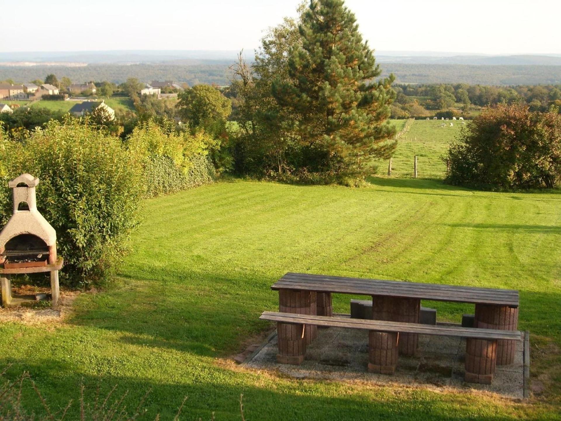 Ein Chalet mit großem Garten und Panoramablick