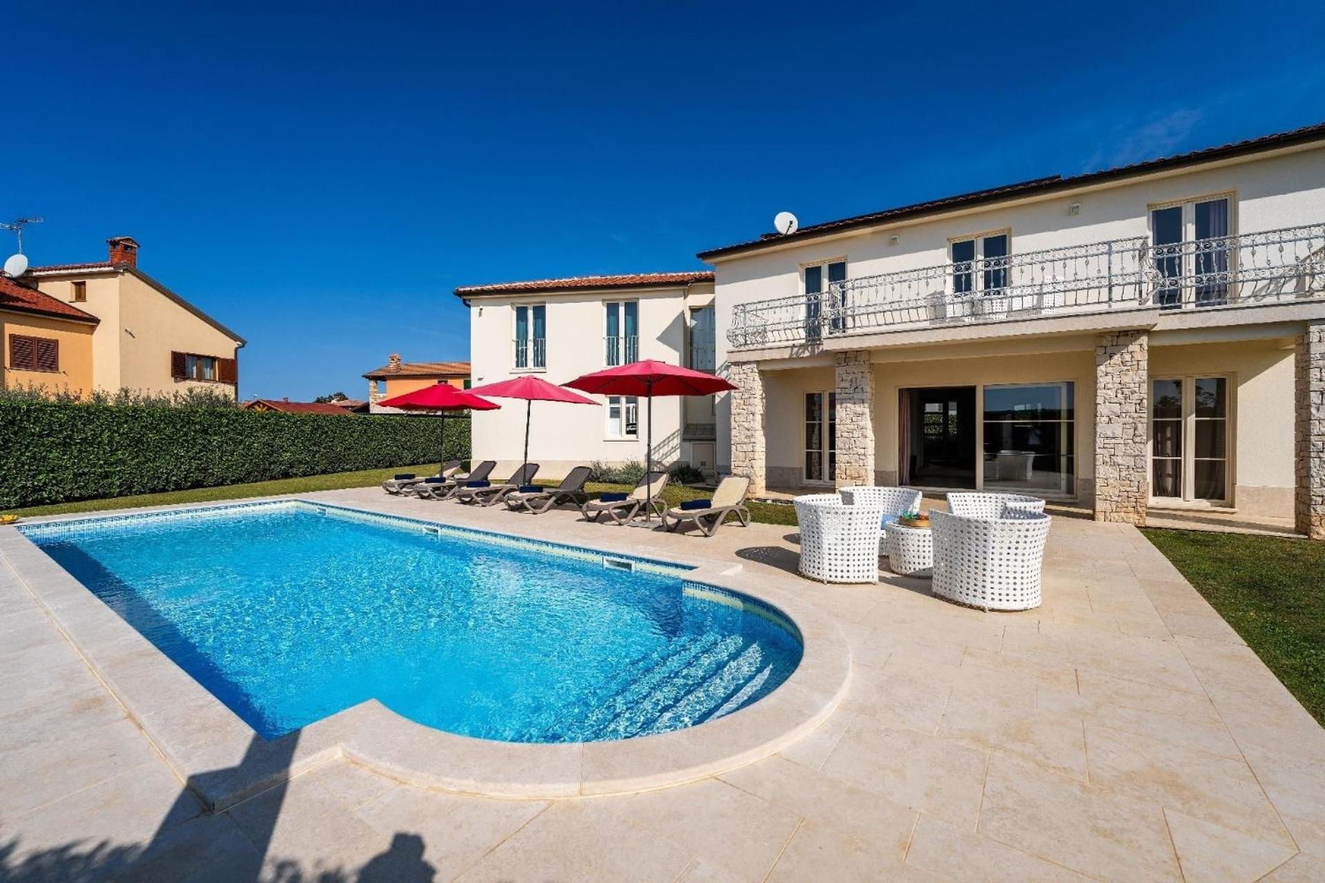 Haustierfreundliche Villa Bincila mit Pool