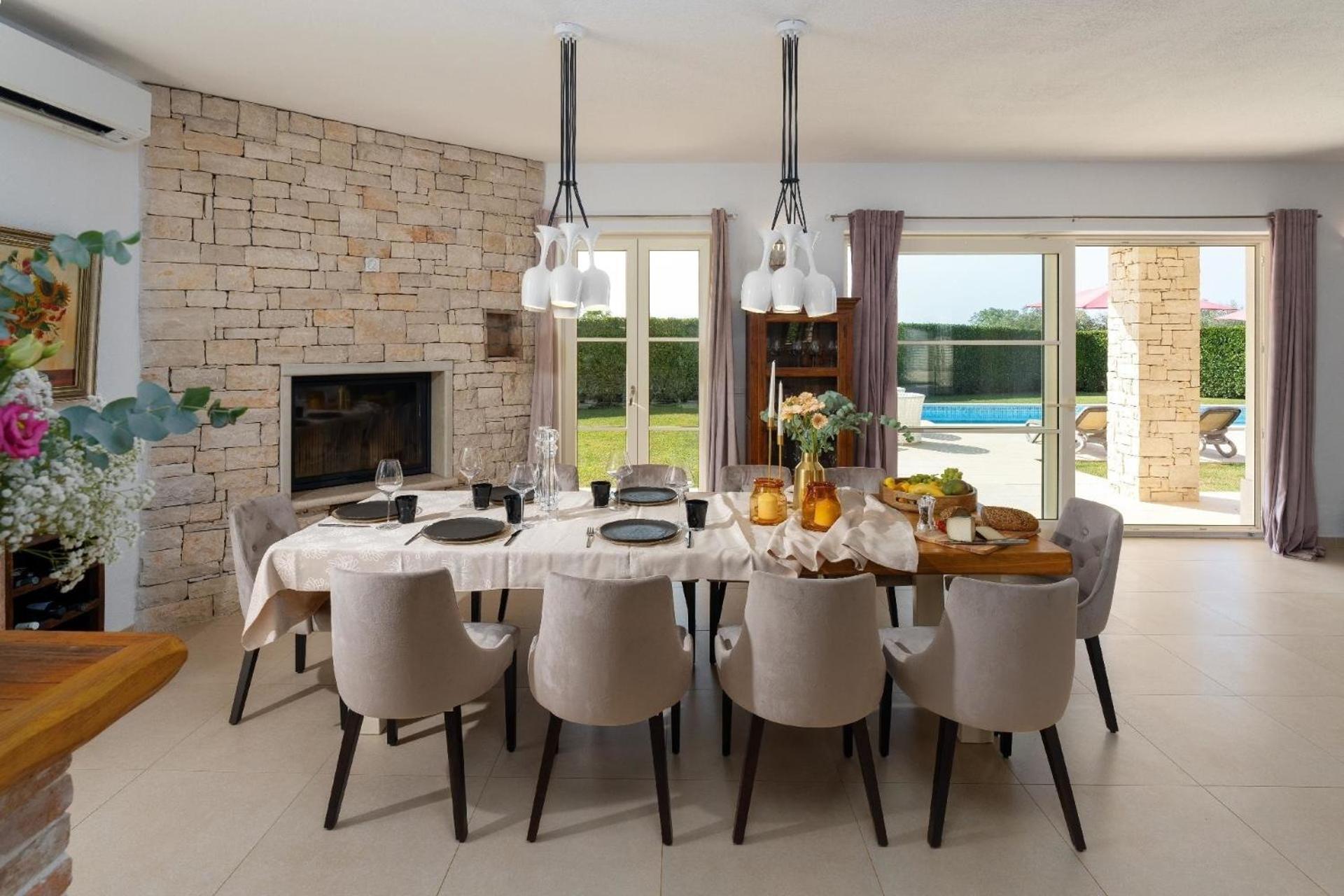 Haustierfreundliche Villa Bincila mit Pool