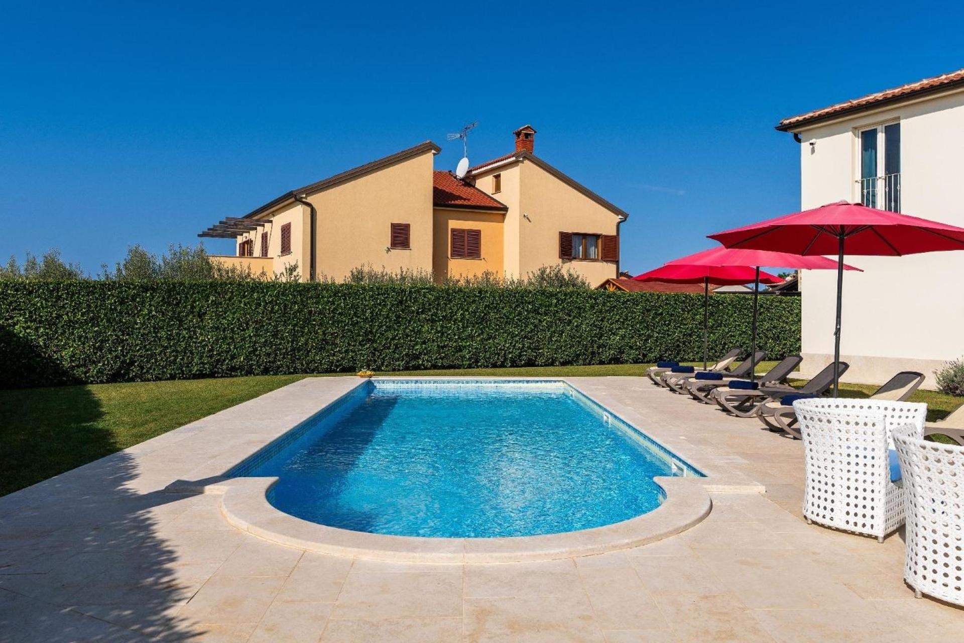 Haustierfreundliche Villa Bincila mit Pool