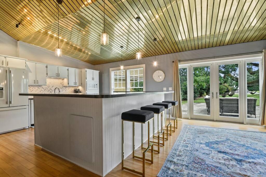 Charming Cottage and Guest House a block to beach! view 3