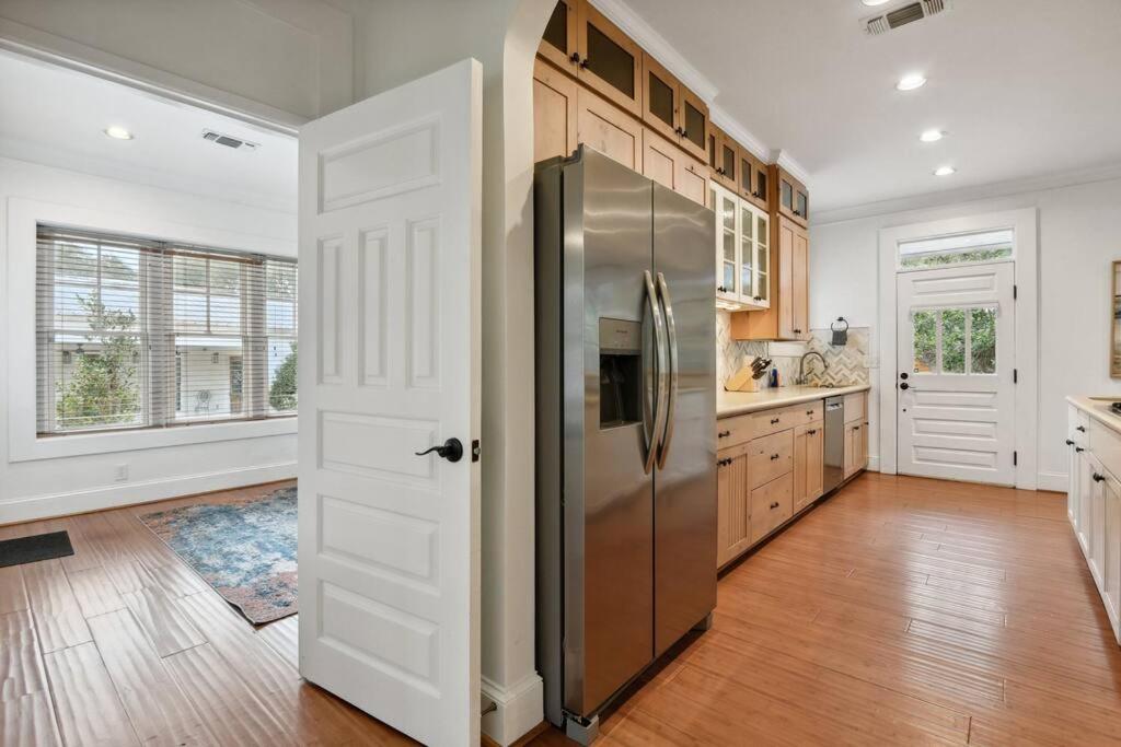 Charming Cottage and Guest House a block to beach! view 4