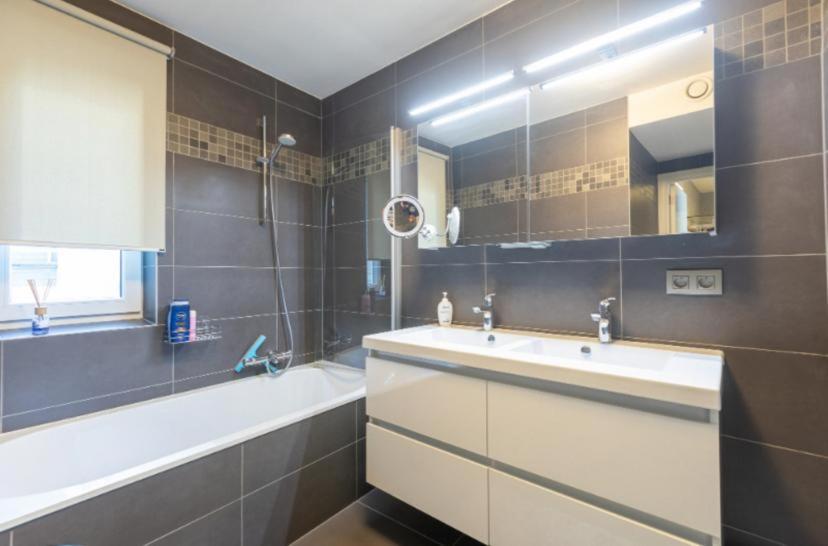 Luxe appartement met 2 terrassen en 2 slaapkamers en gratis fietsen