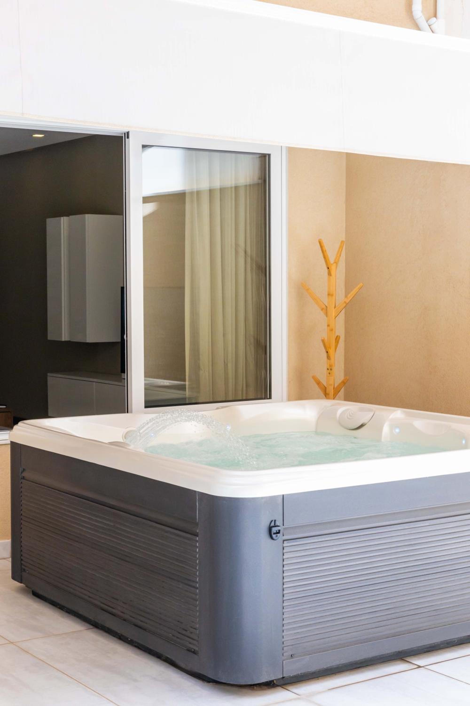 Duplex Maisonette Sliema with Jacuzzi by Arco Collection view 4