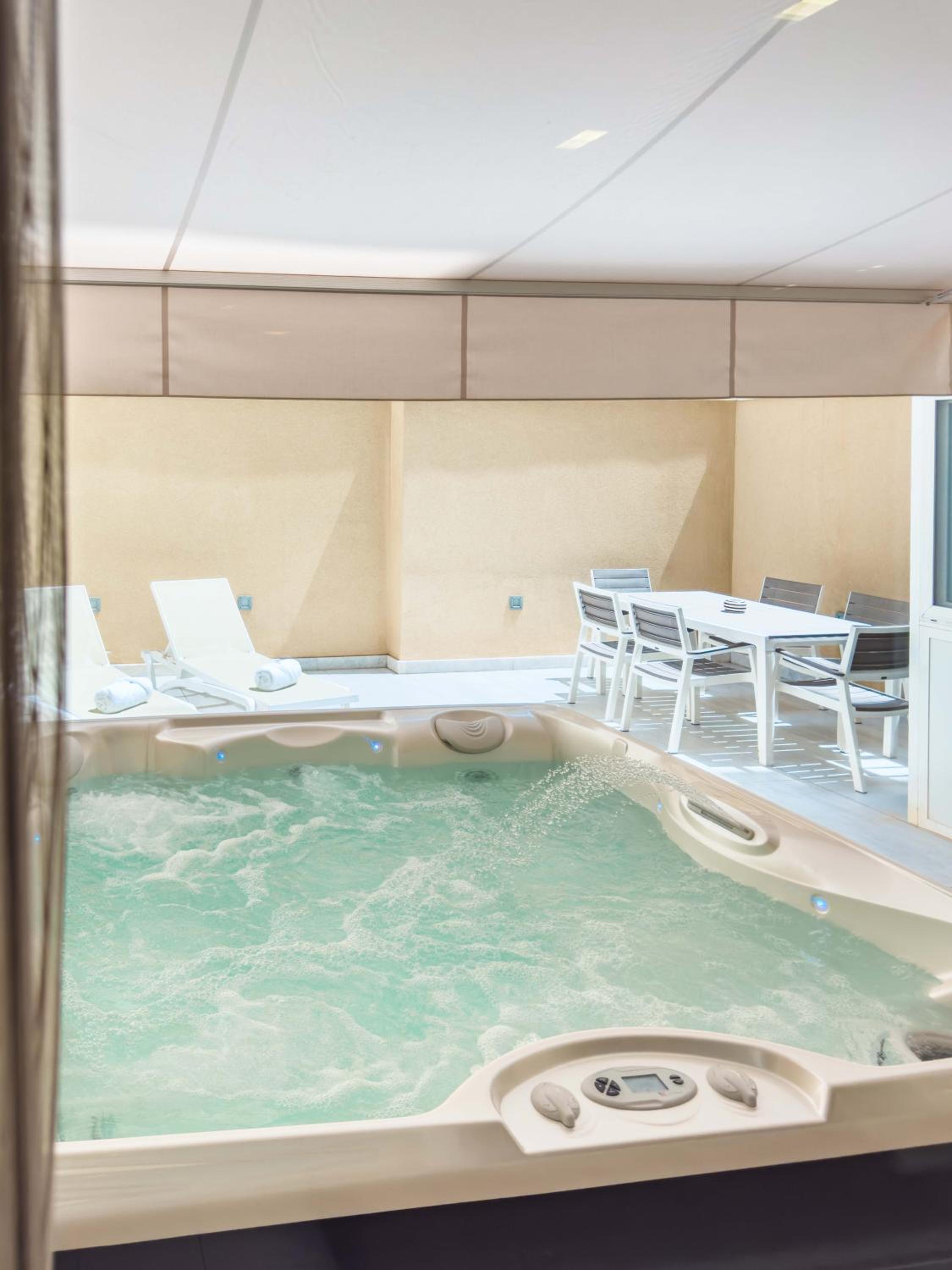 Duplex Maisonette Sliema with Jacuzzi by Arco Collection view 3
