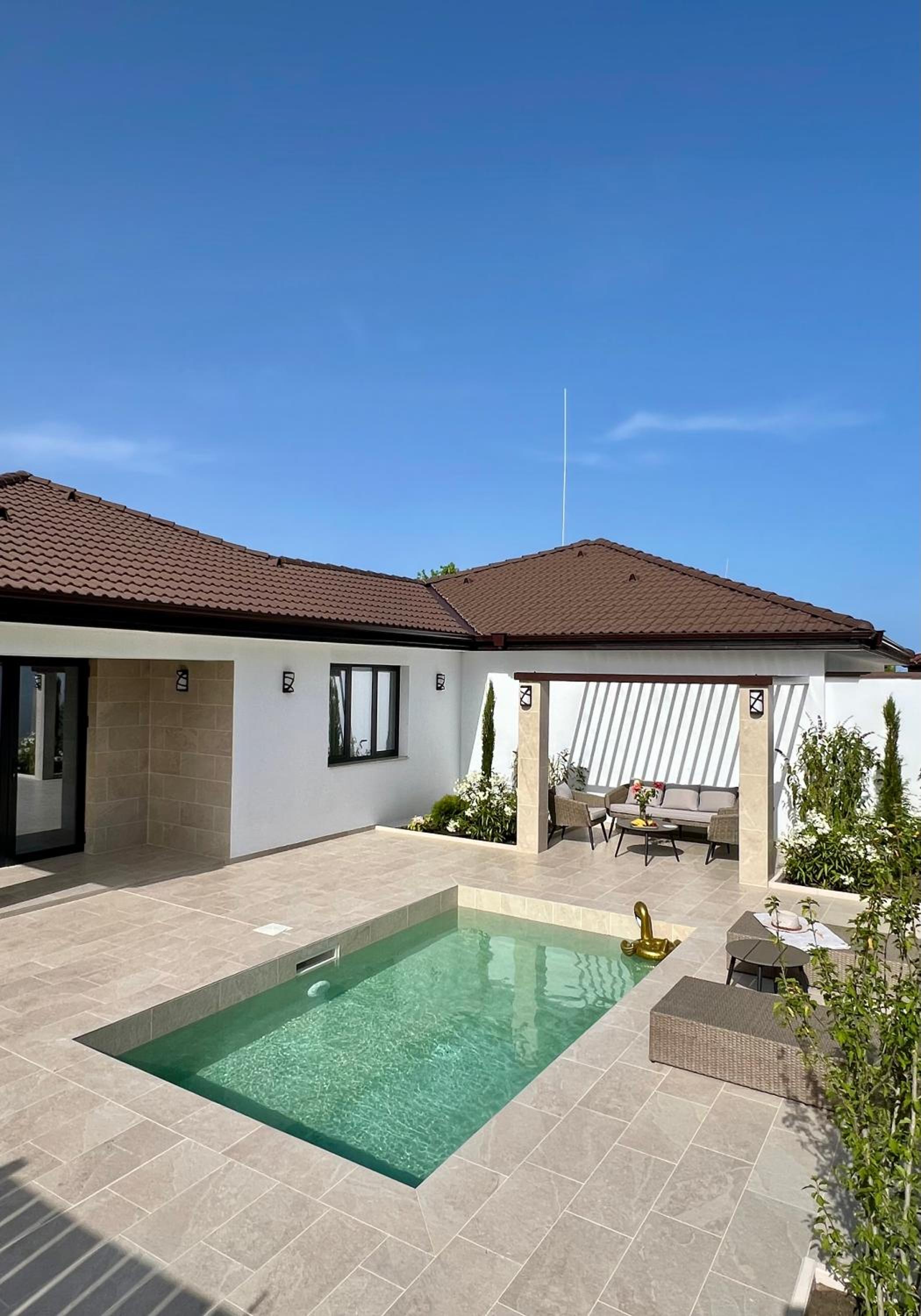 Courtyard Villa, Aleksandrovo