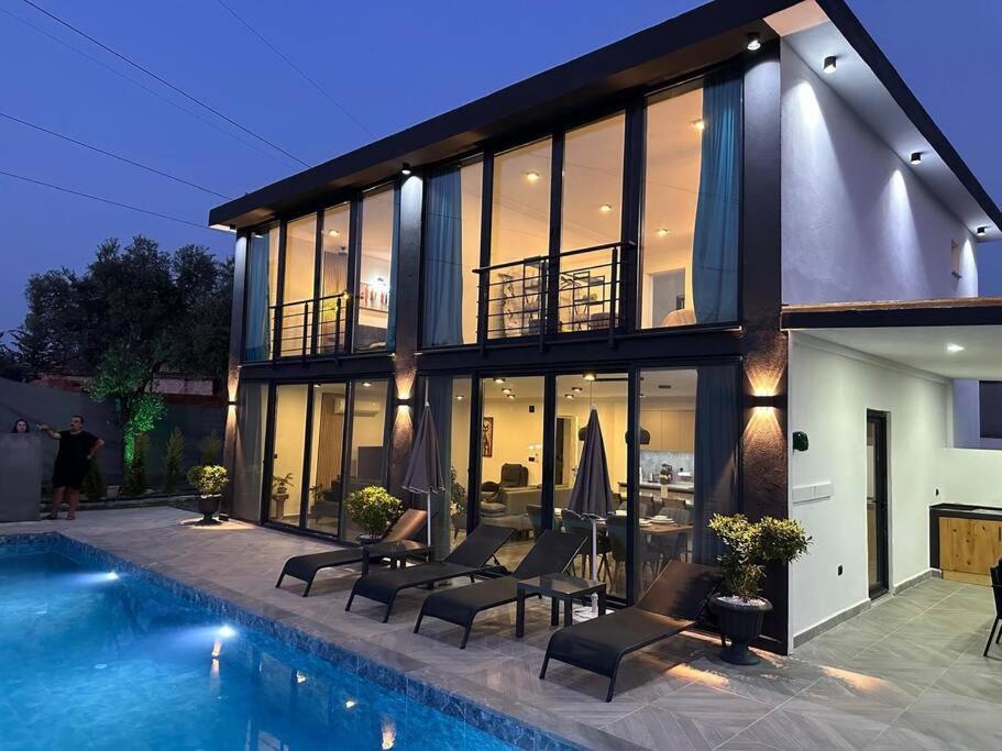 havuz jakuzili lüx villa view 2