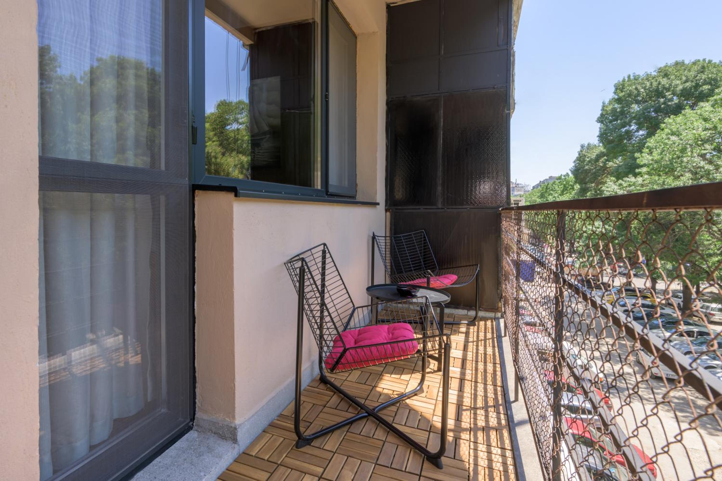 ELI-ANDON APARTMENt