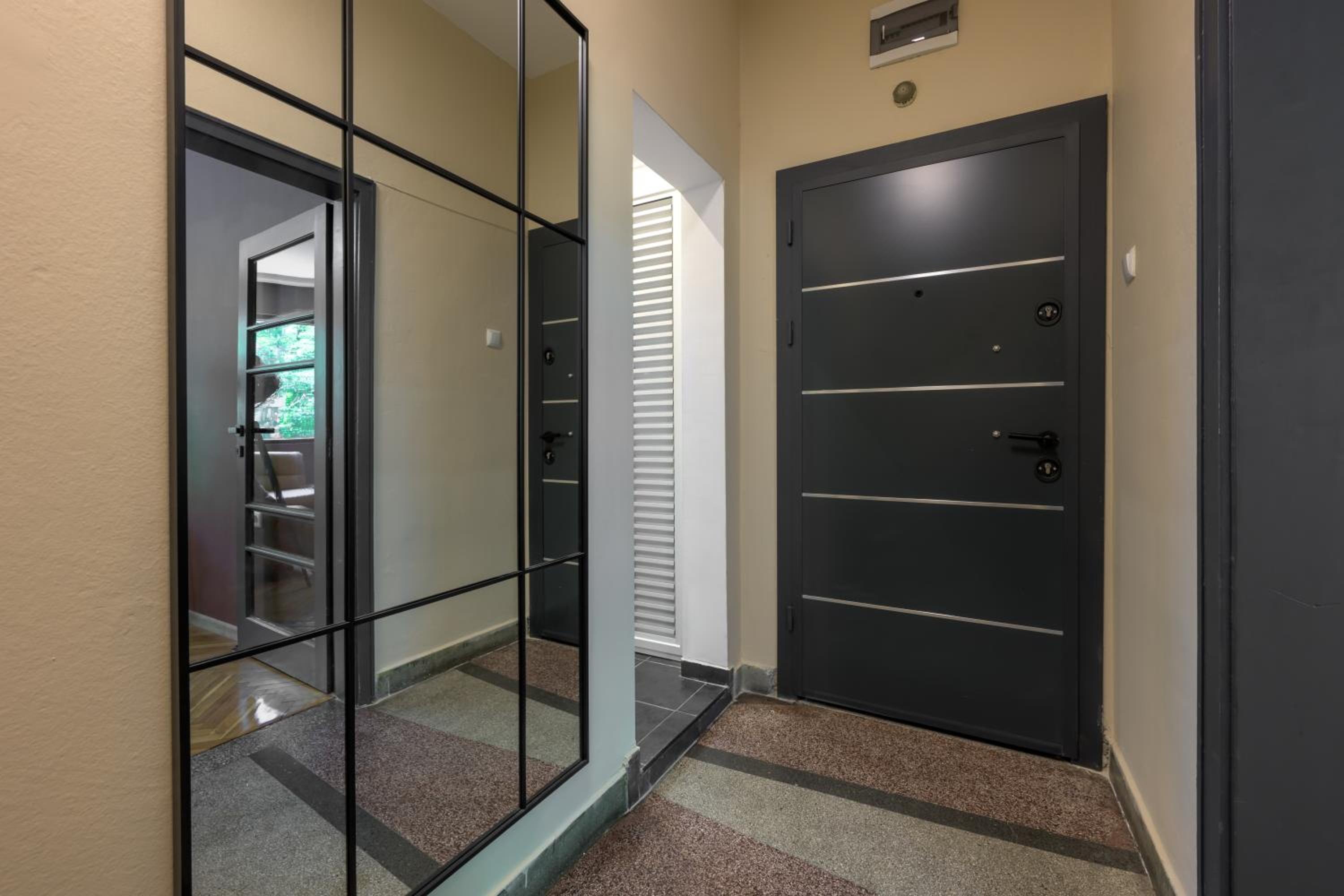 ELI-ANDON APARTMENt