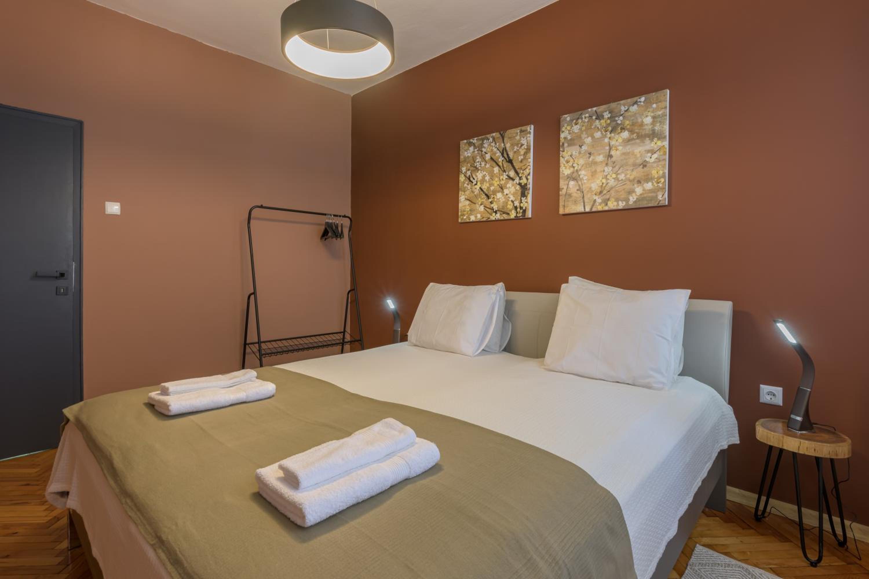 ELI-ANDON APARTMENt