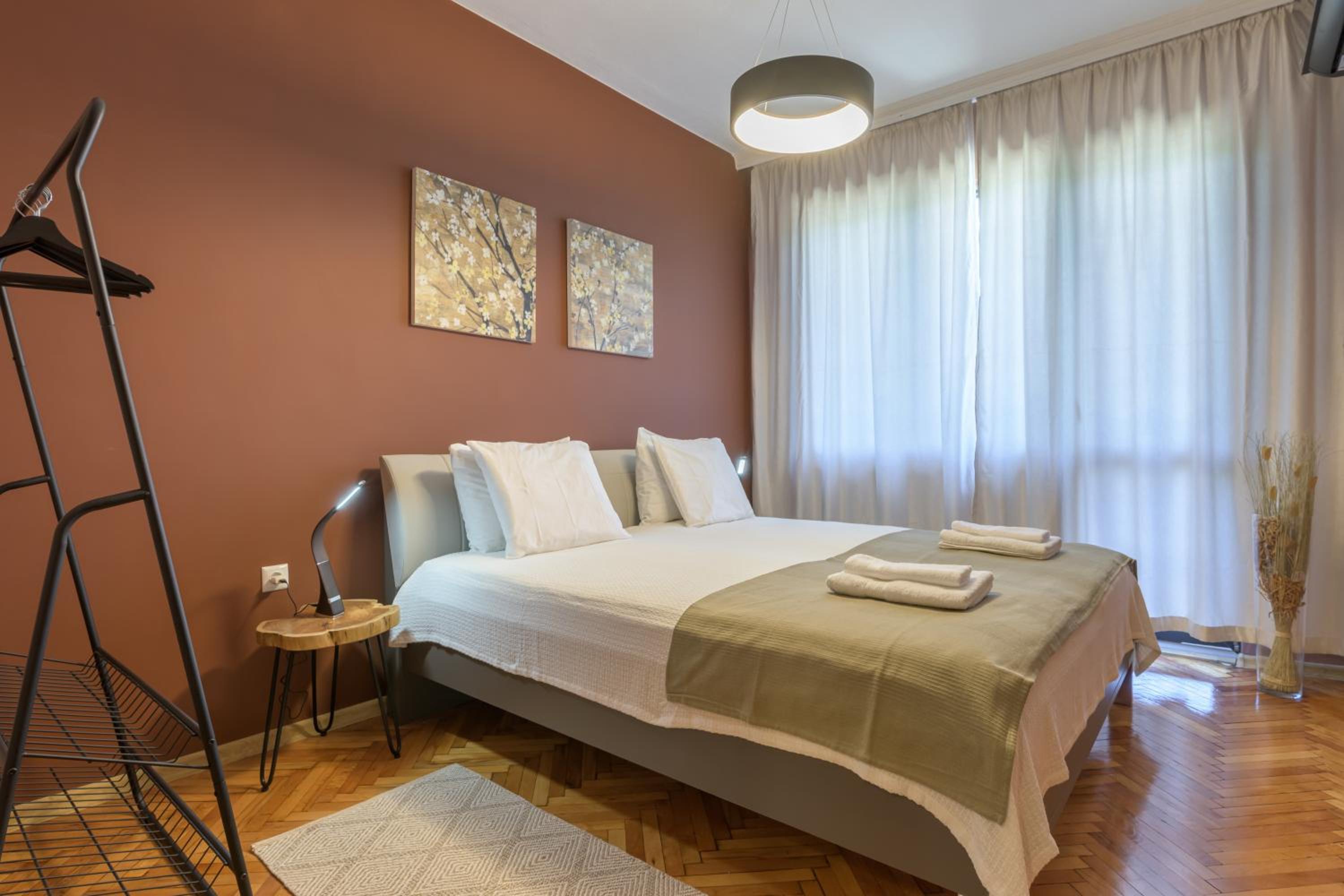 ELI-ANDON APARTMENt