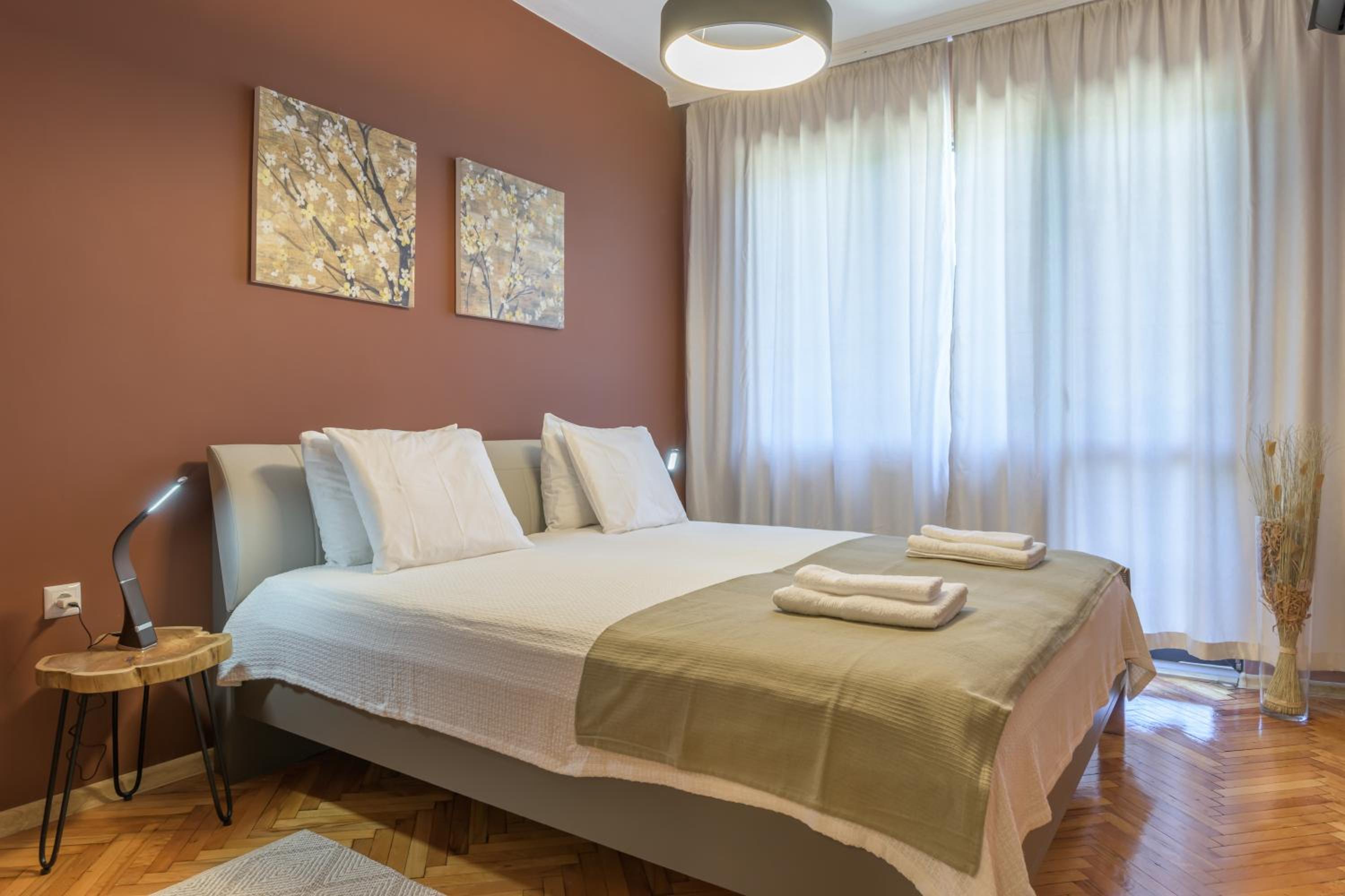 ELI-ANDON APARTMENt