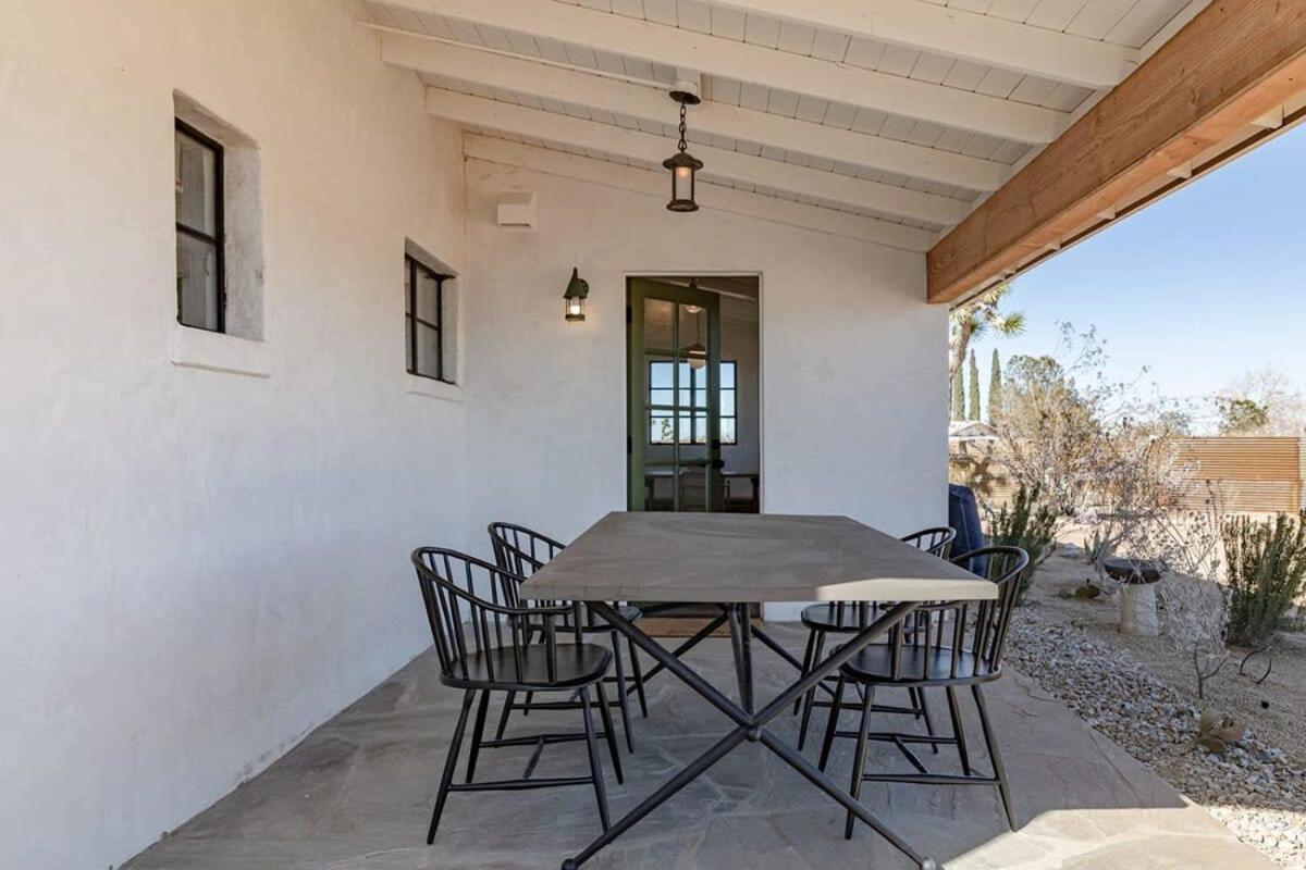 Nickey Kehoe- Heiwa Cottage Pool and Spa view 5