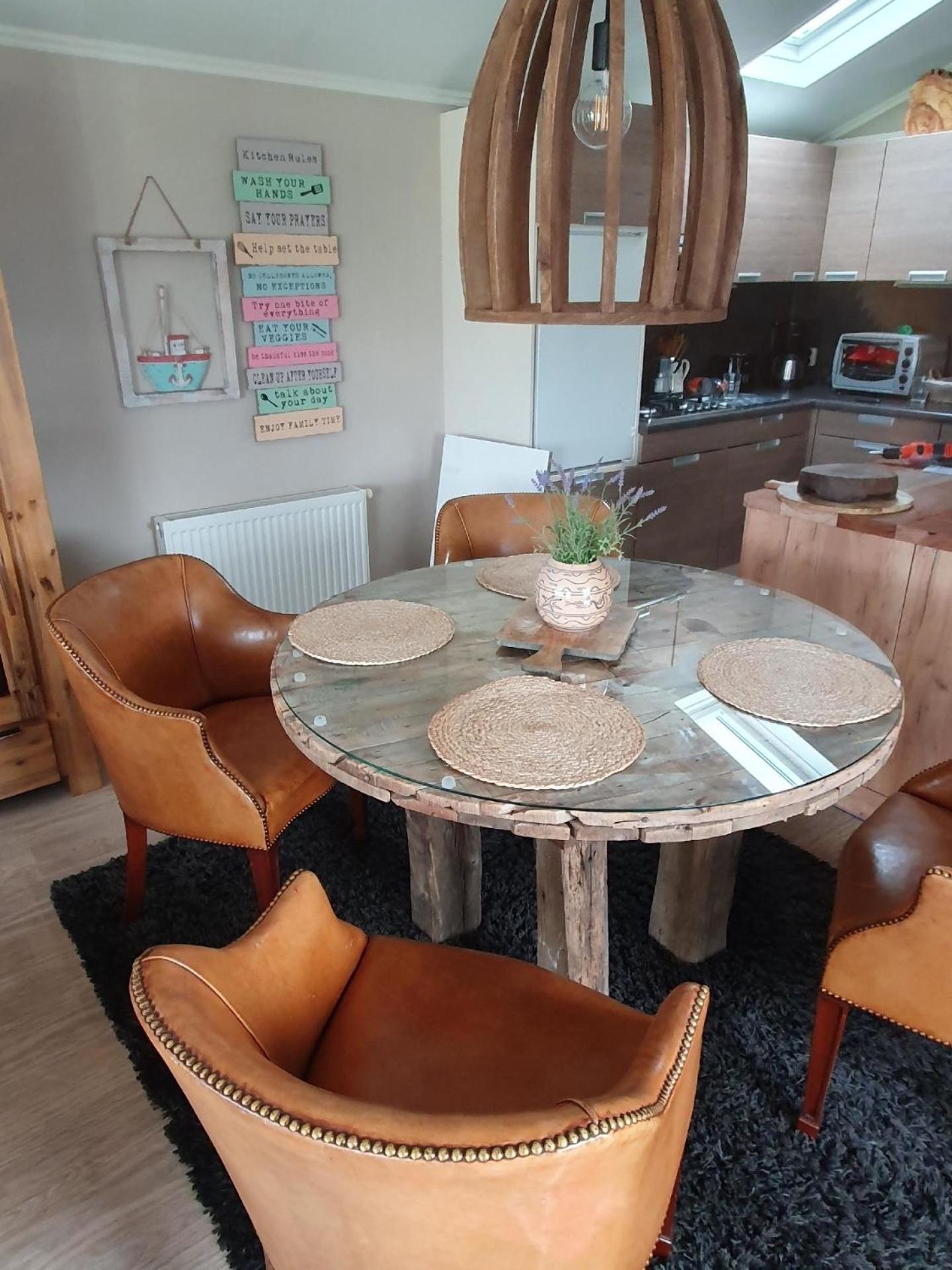 Chalet op Zee in Wervershoof mit Seeblick und Terrasse mit eigenen Zugang zum Wasser