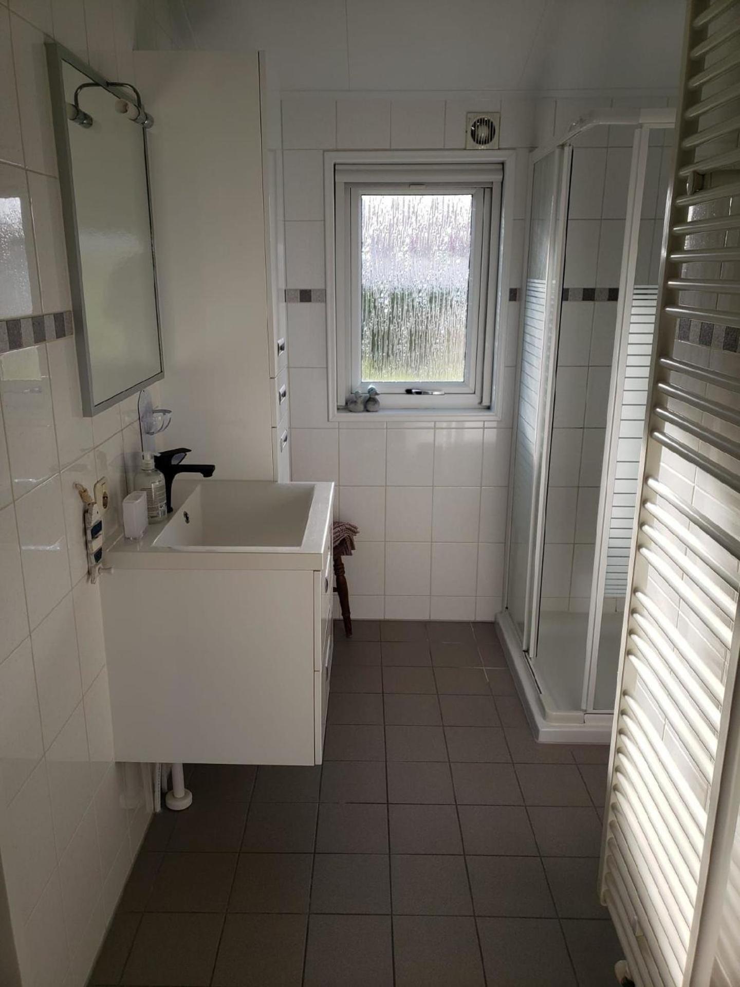 Chalet op Zee in Wervershoof mit Seeblick und Terrasse mit eigenen Zugang zum Wasser