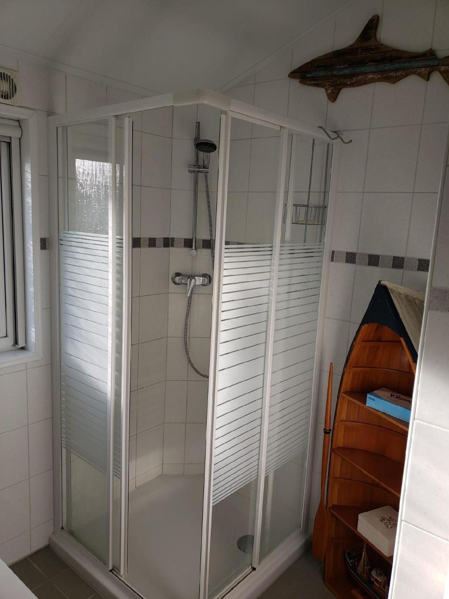 Chalet op Zee in Wervershoof mit Seeblick und Terrasse mit eigenen Zugang zum Wasser