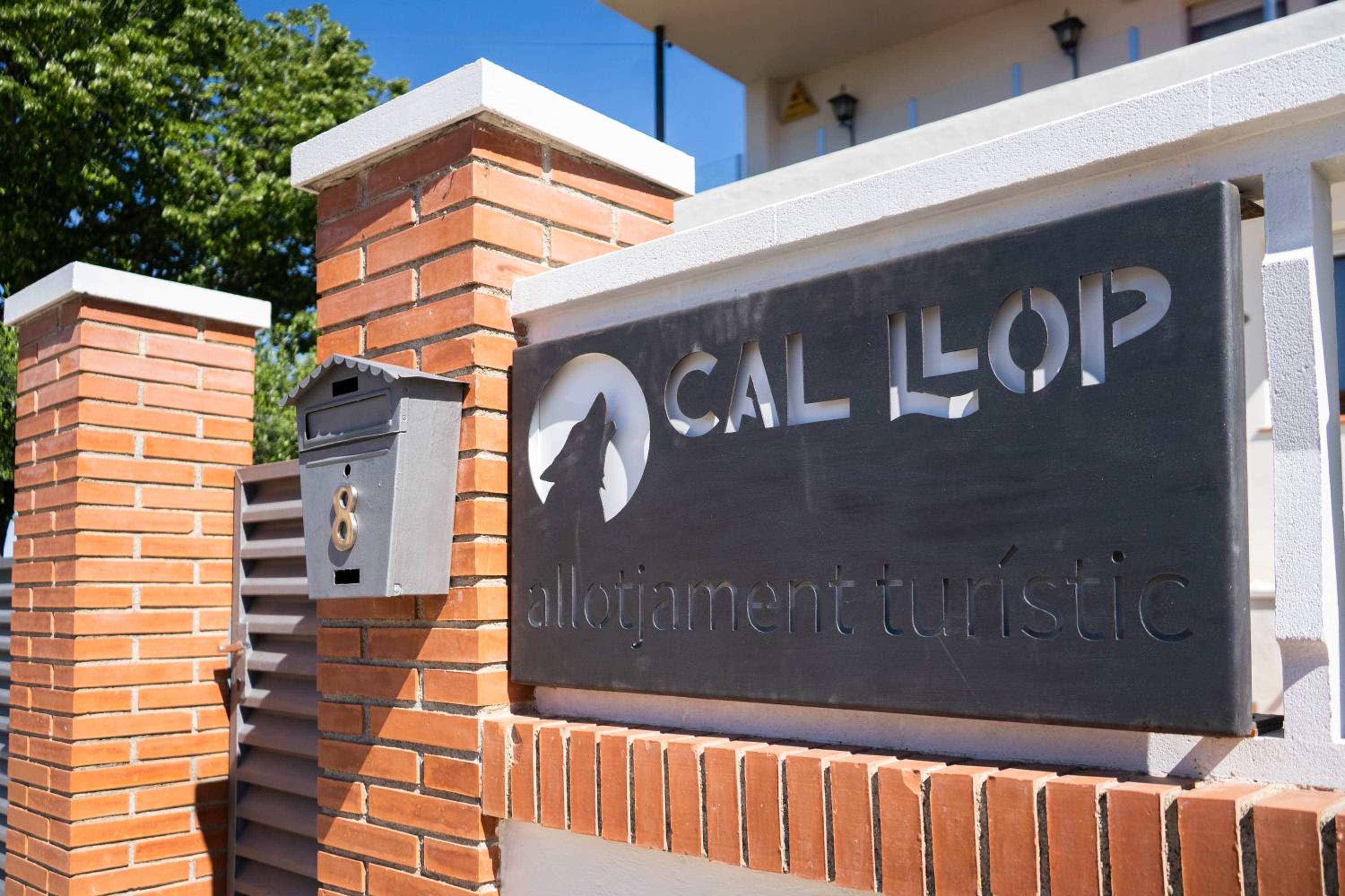 CAL LLOP