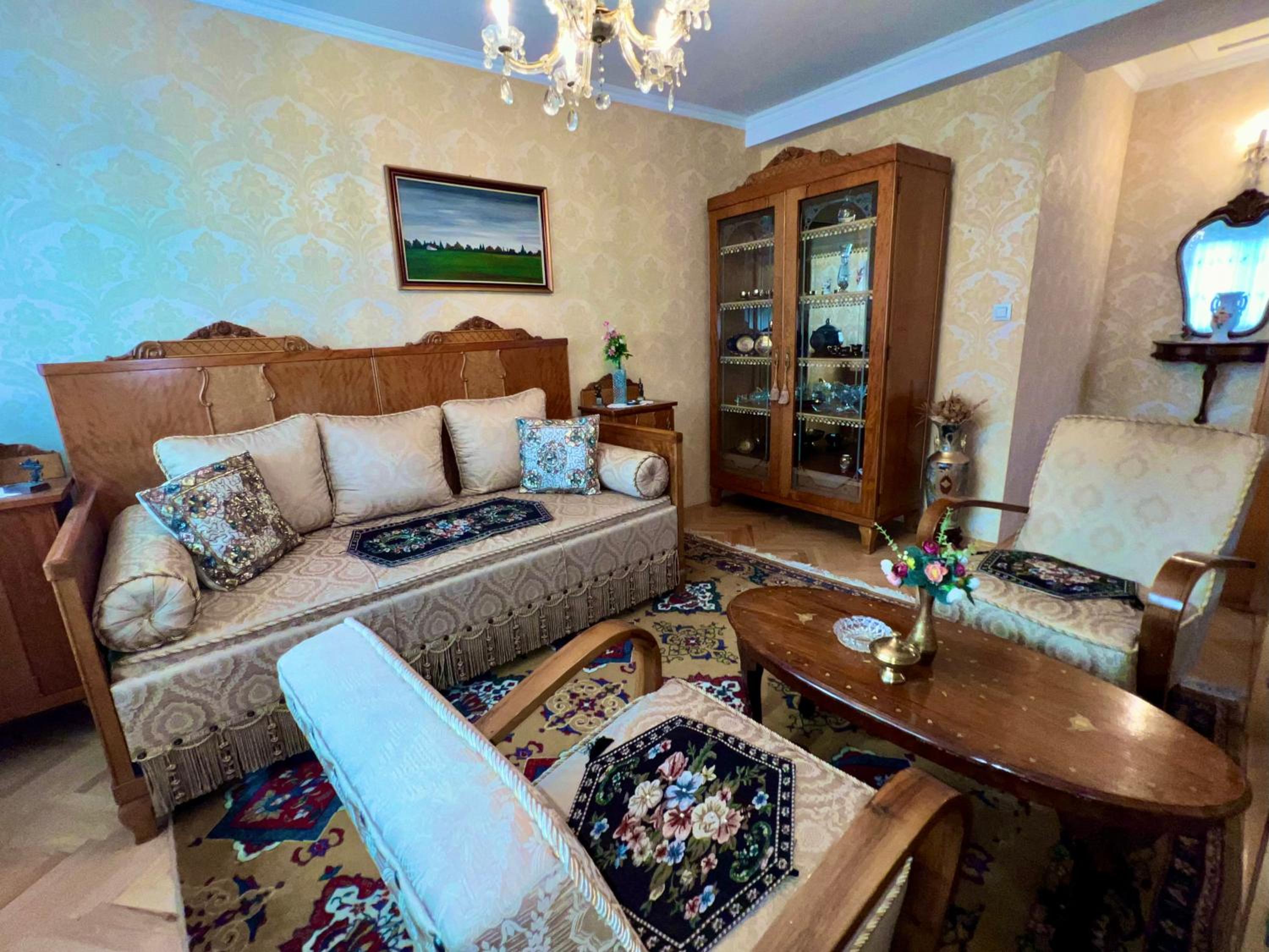Residential Old Town Villa with Private Parking