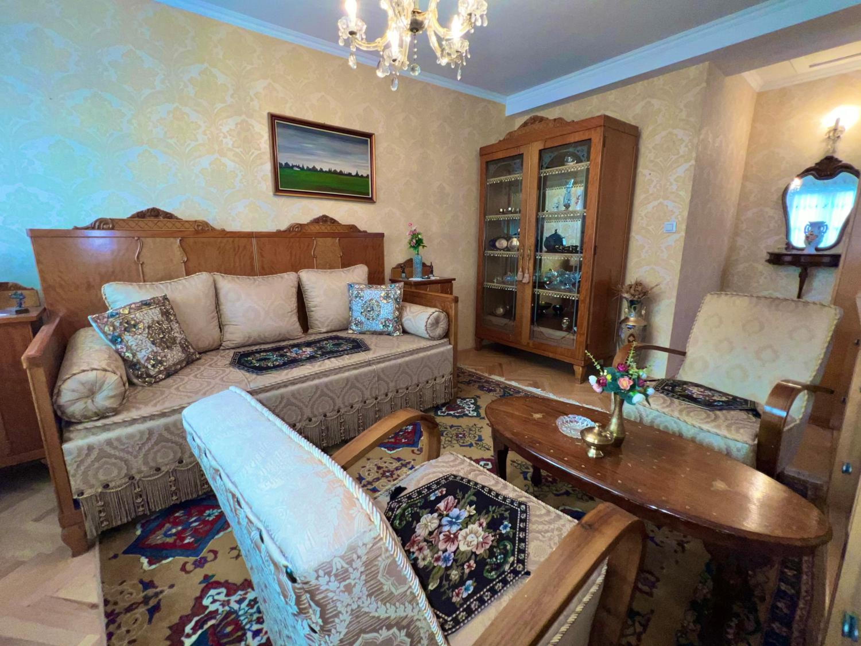 Residential Old Town Villa with Private Parking