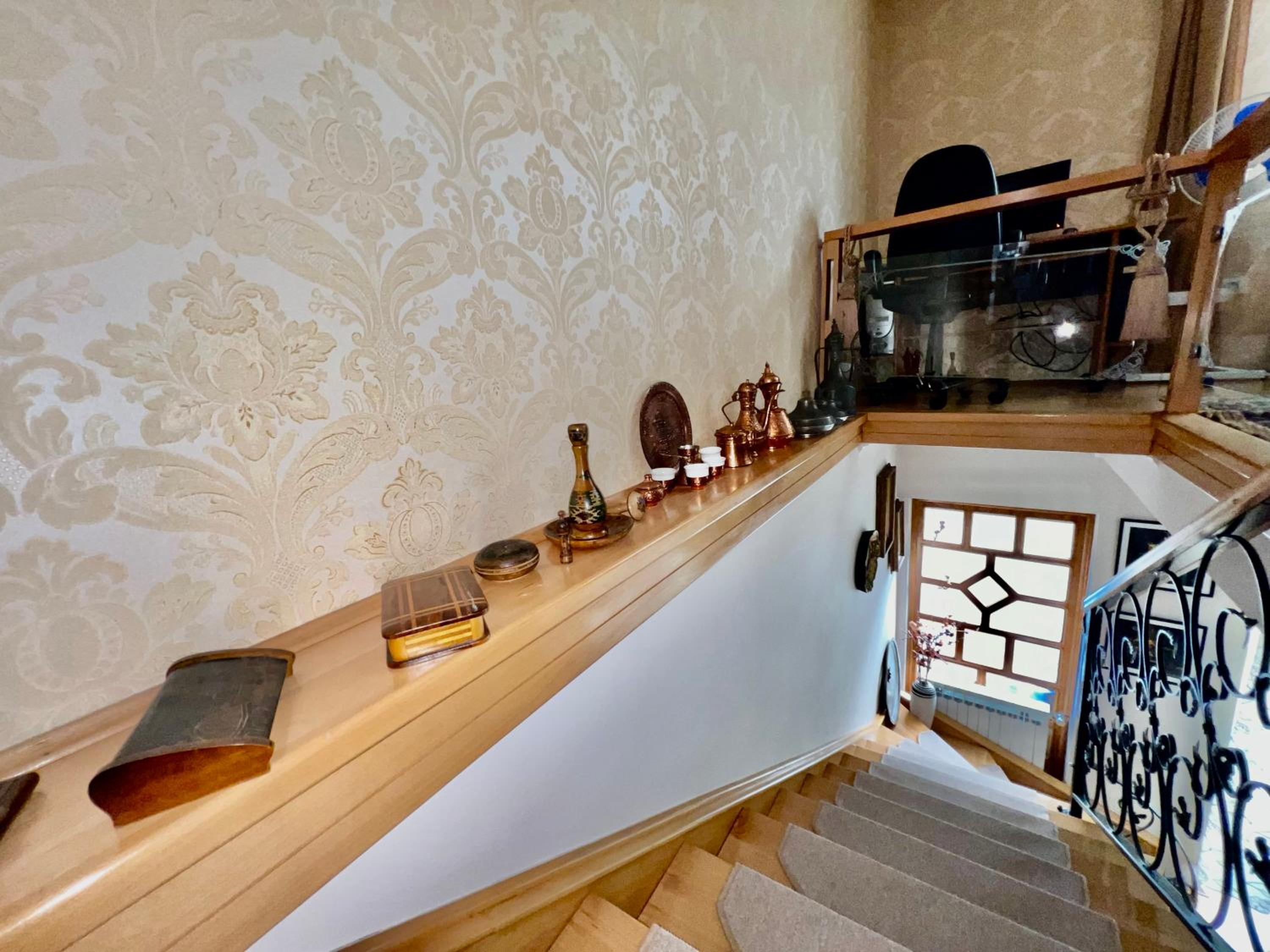 Residential Old Town Villa with Private Parking