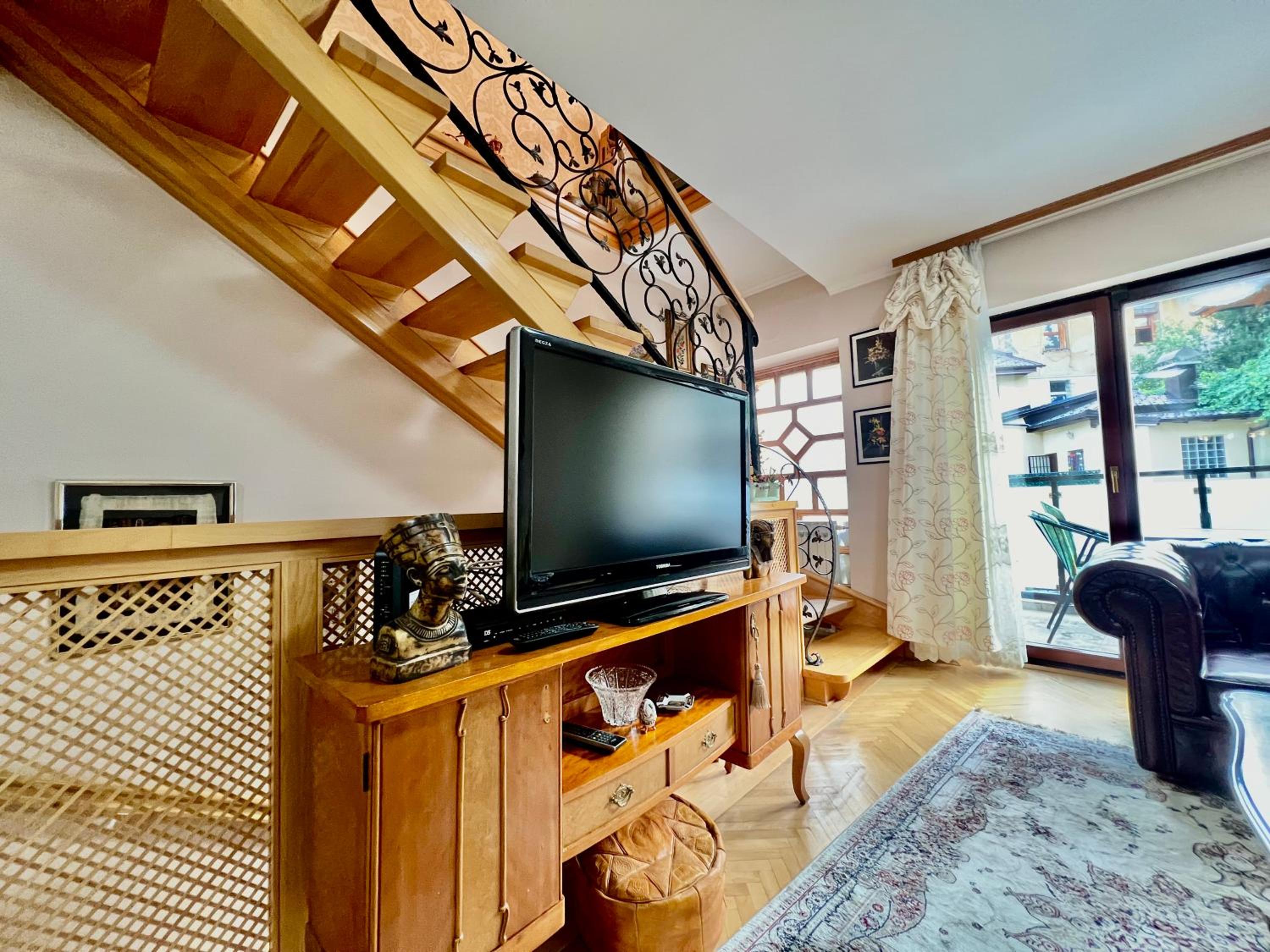 Residential Old Town Villa with Private Parking