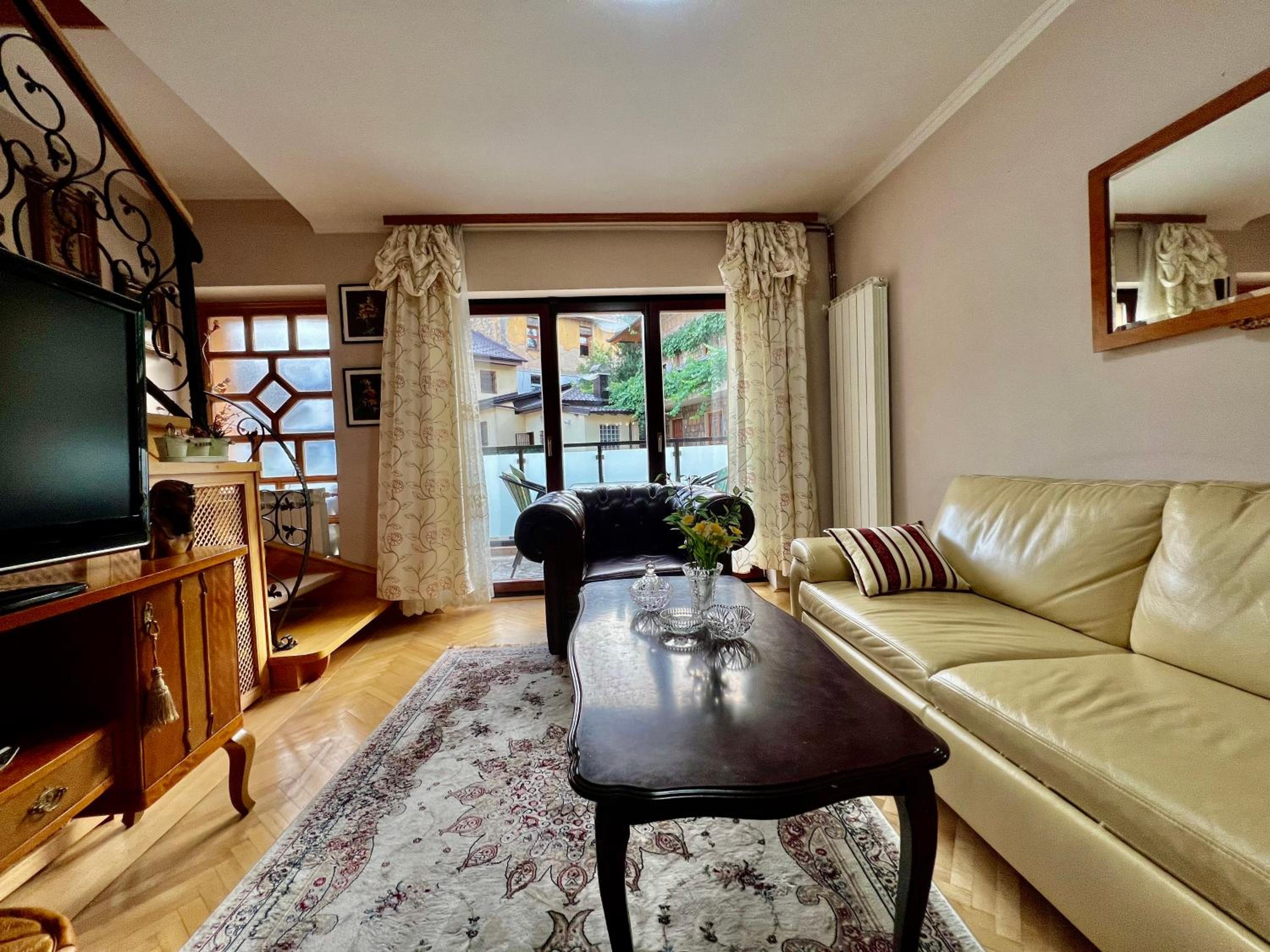 Residential Old Town Villa with Private Parking